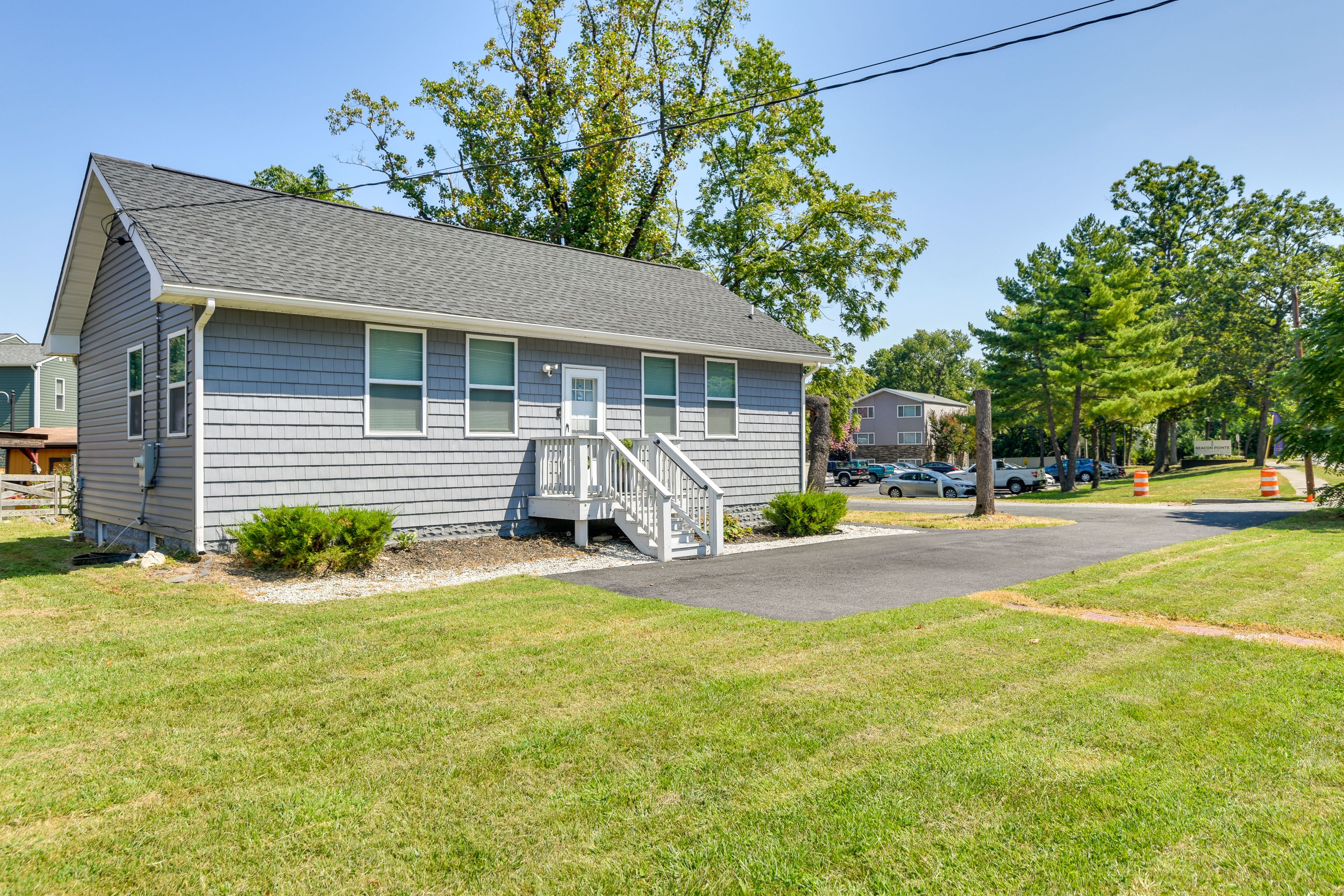 Parking | Driveway (6 Vehicles) | RV/Trailer Parking
