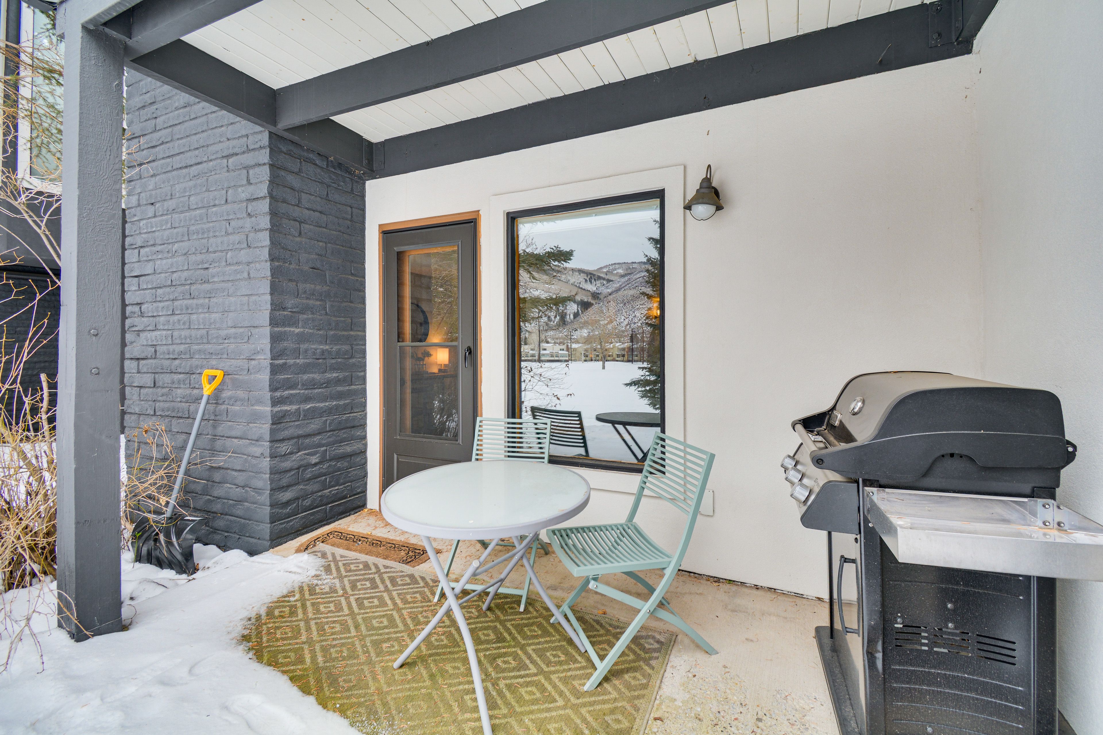 Private Patio | Gas Grill