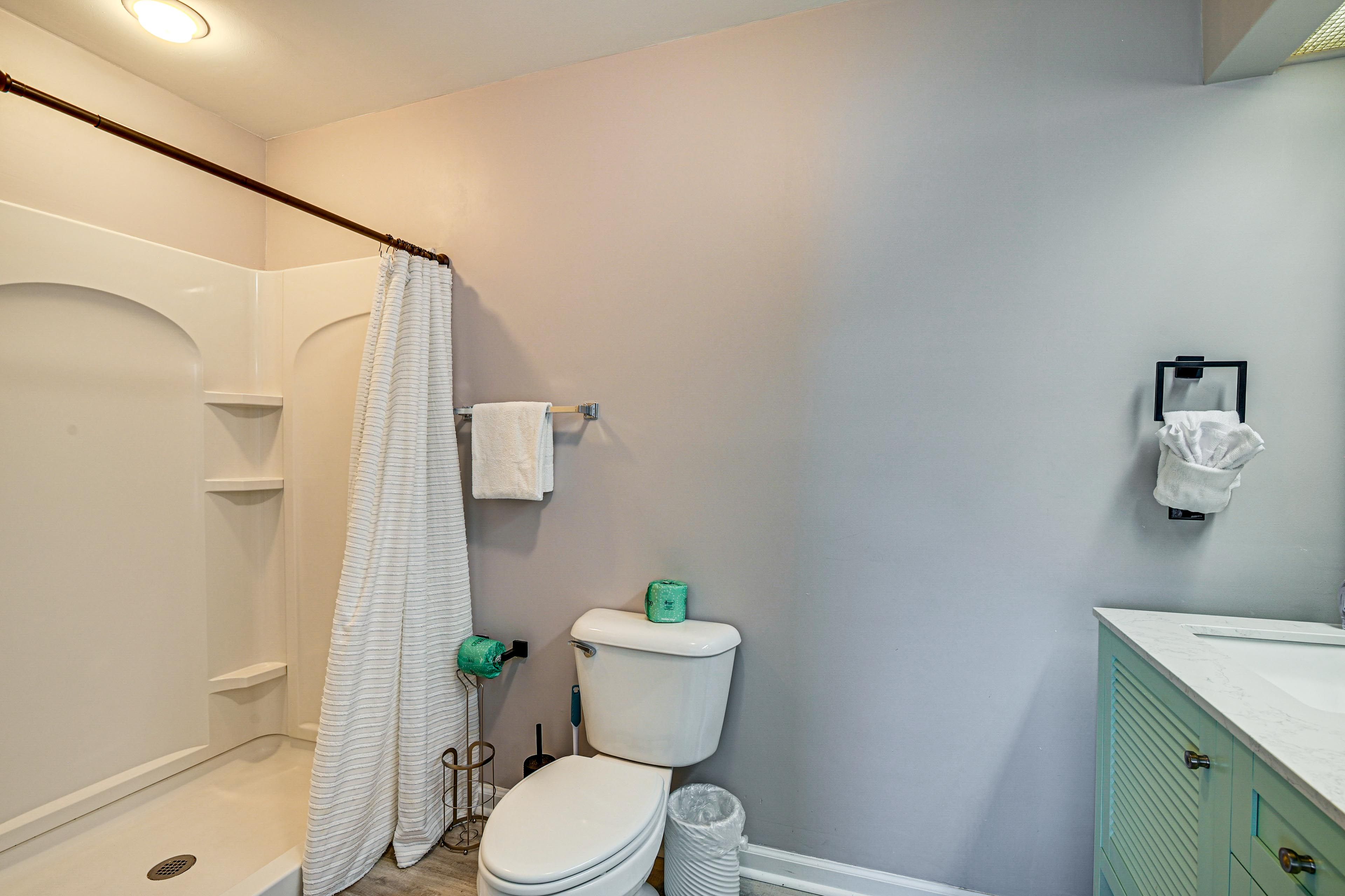 Full Bathroom | 2nd Floor