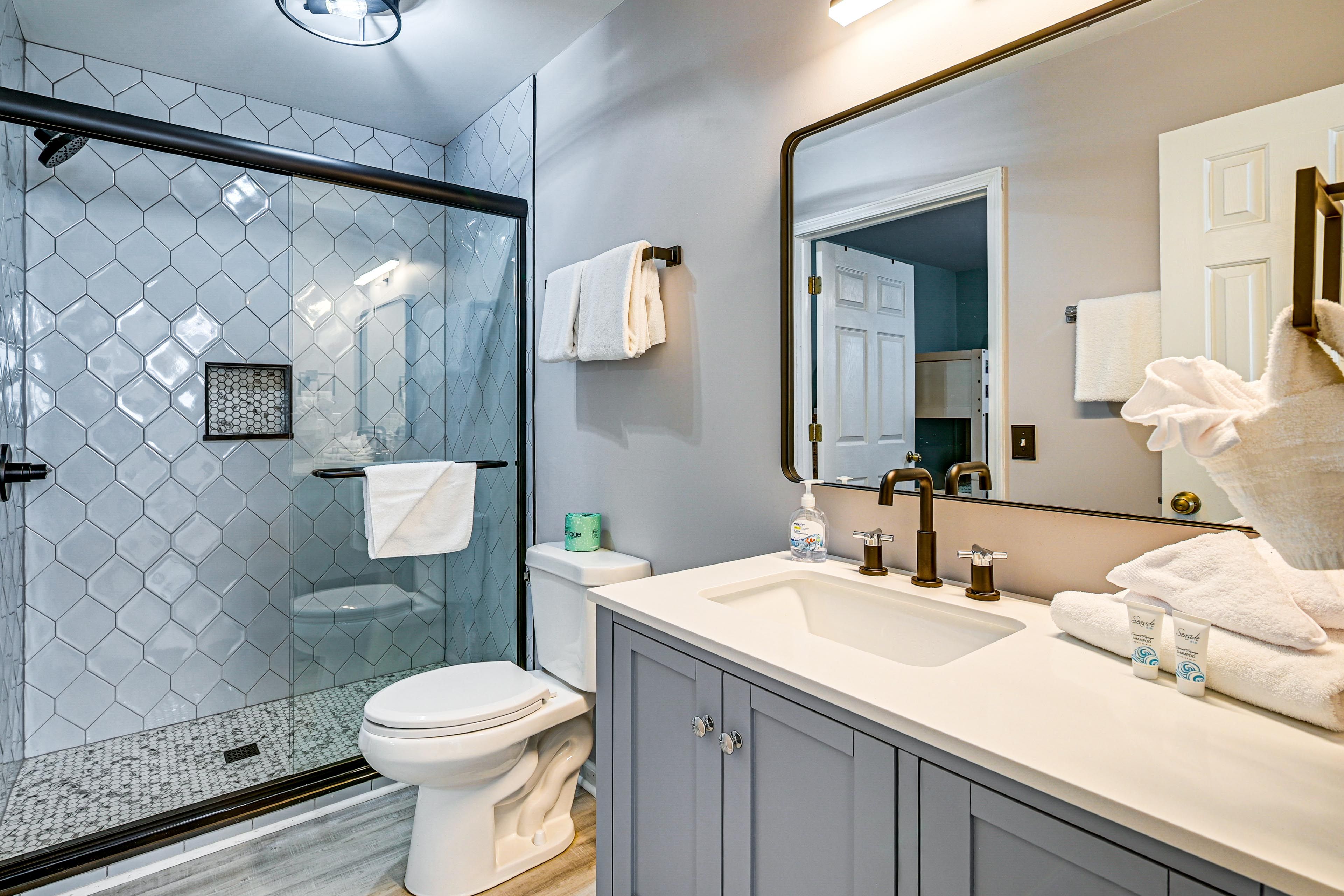 Full Bathroom | 1st Floor