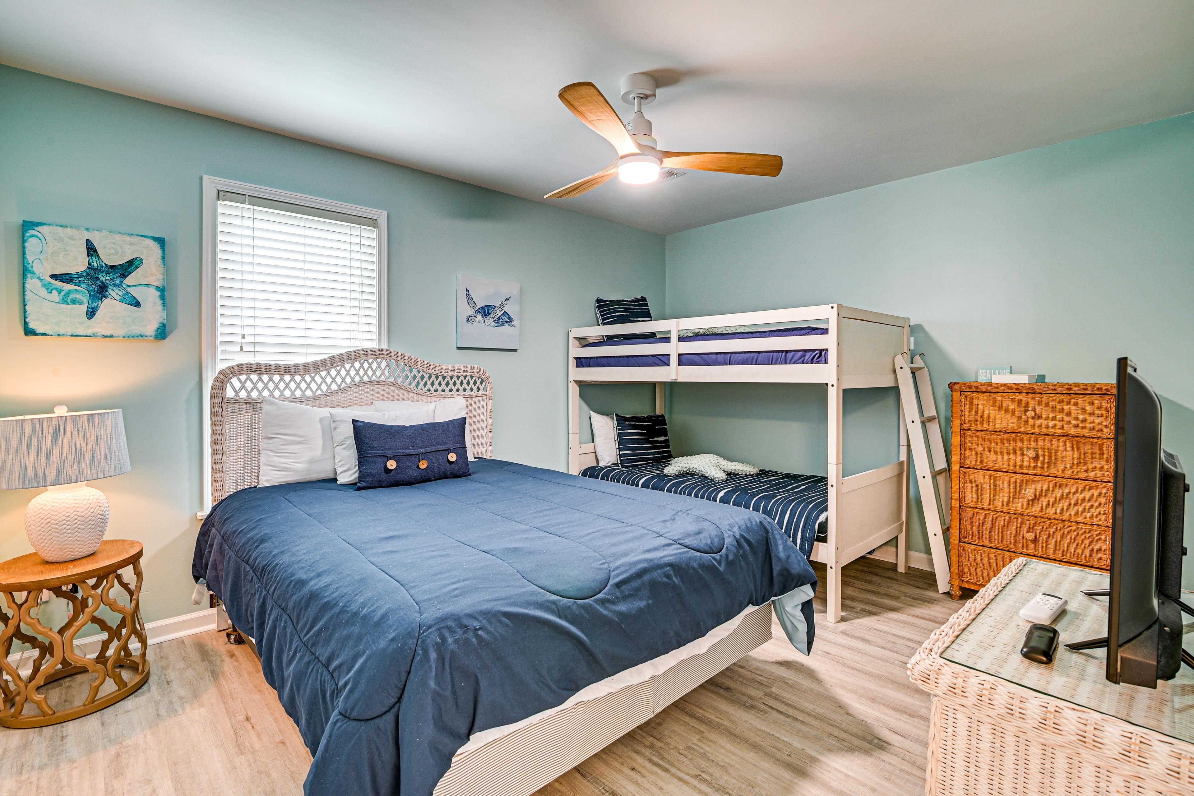 Bedroom 1 | 1st Floor | Queen Bed | Twin Bunk Bed