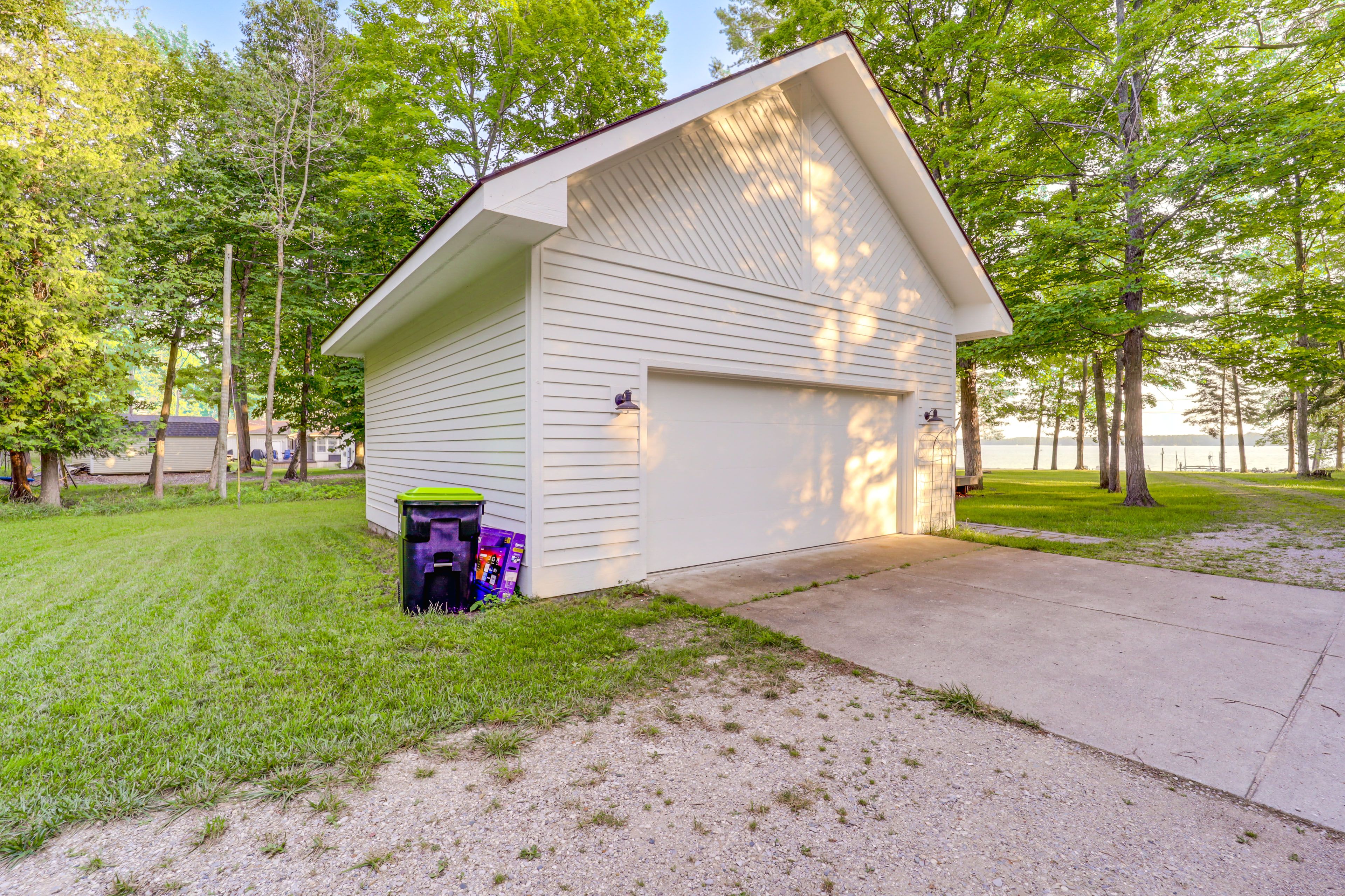 Parking | Driveway (2 Vehicles) | Trailer Parking Allowed | No Garage Access