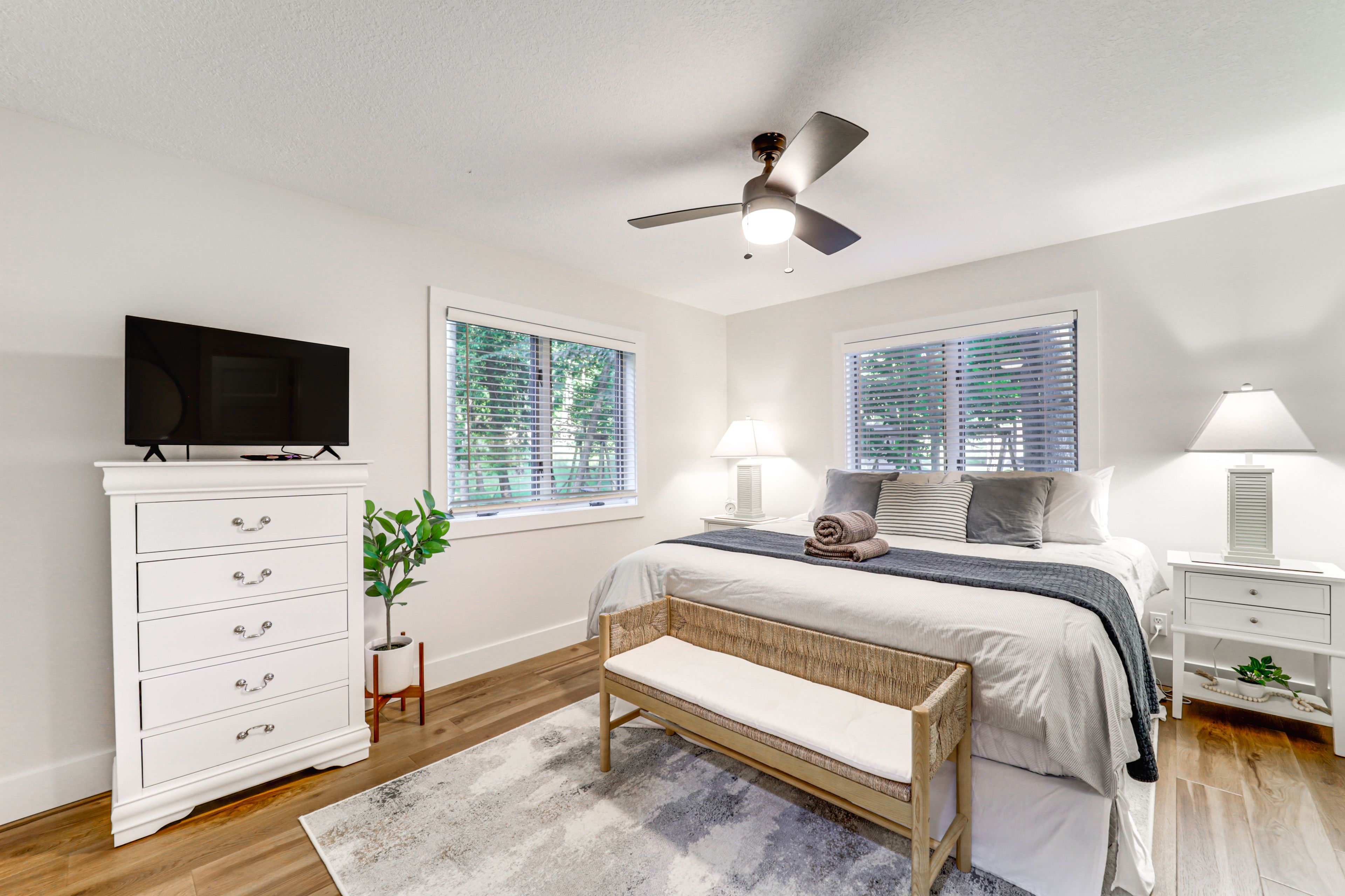 Bedroom 2 | King Bed | Flat-Screen TV | En-Suite Bathroom