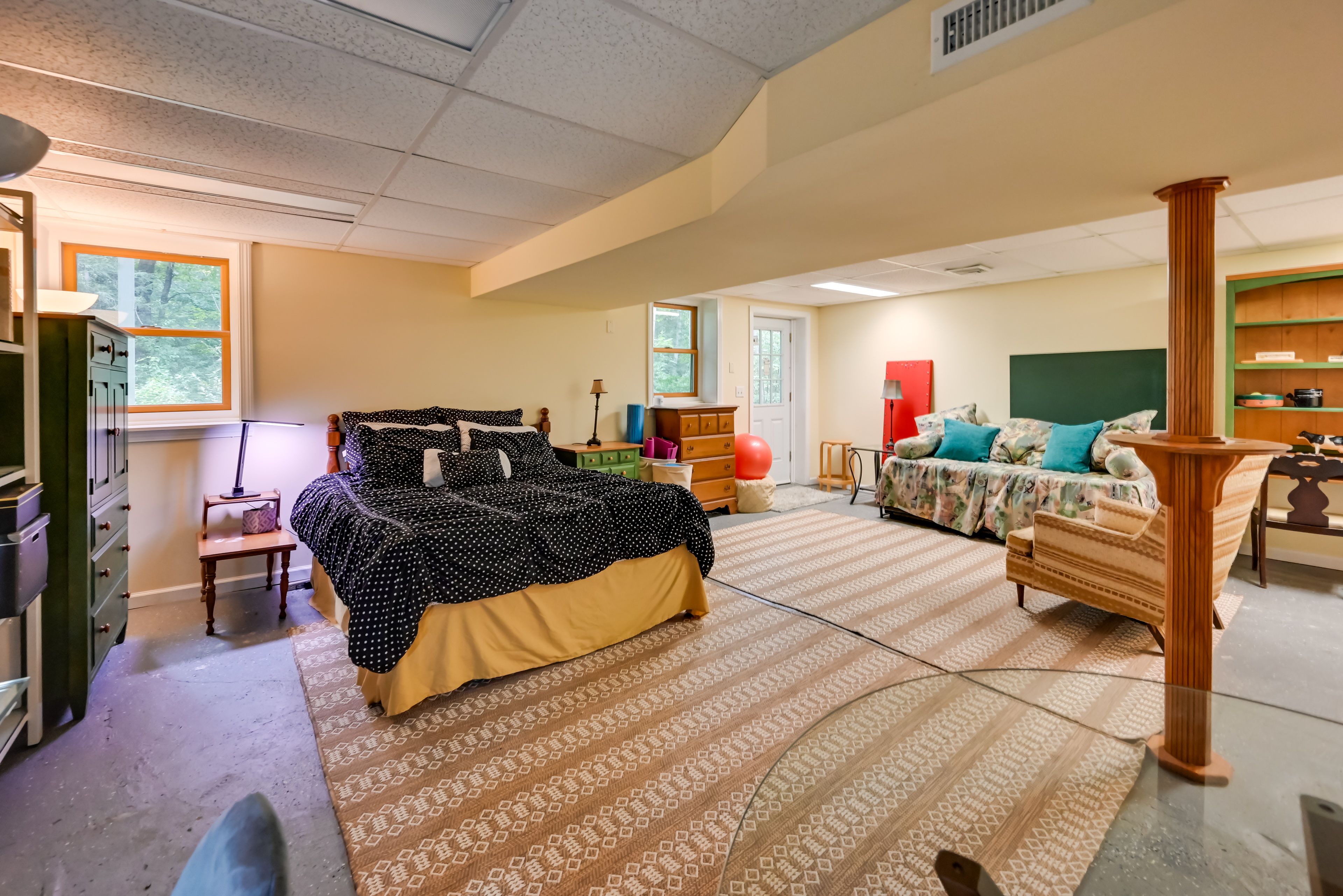 Basement | King Bed | Twin Daybed w/ Twin Trundle
