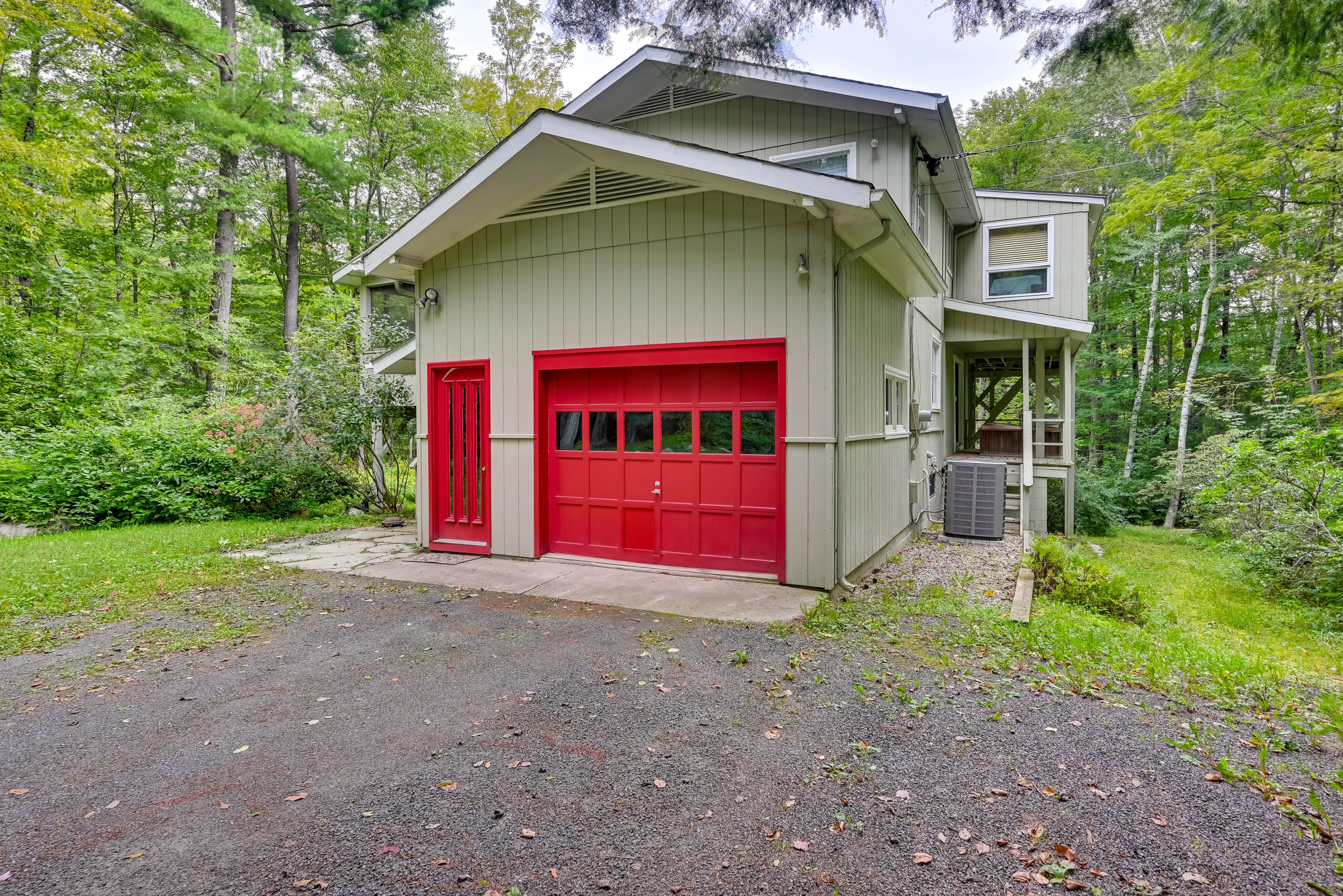 Parking | Garage (1 Vehicle) | Driveway (4 Vehicles)