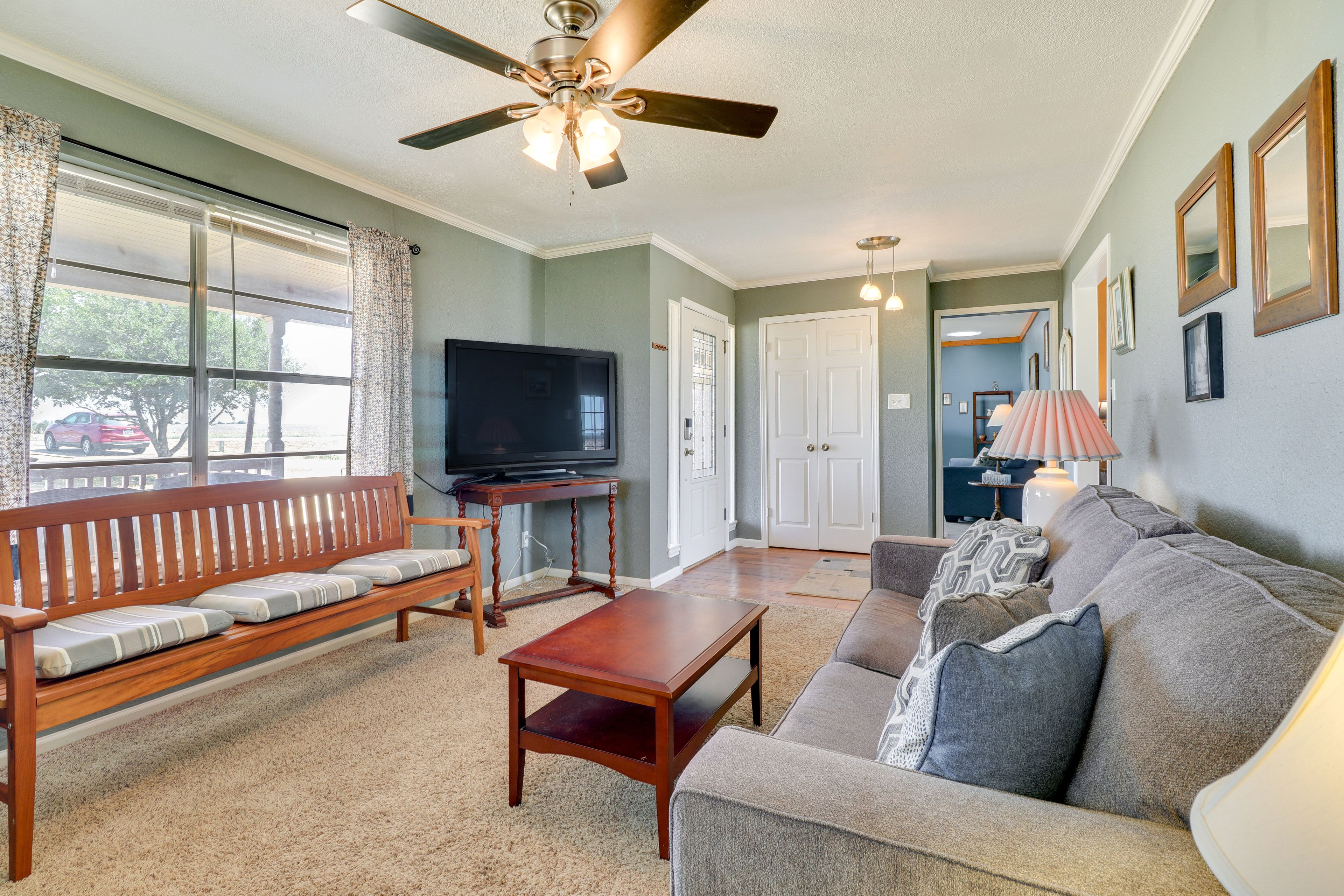 Living Room | Smart TV