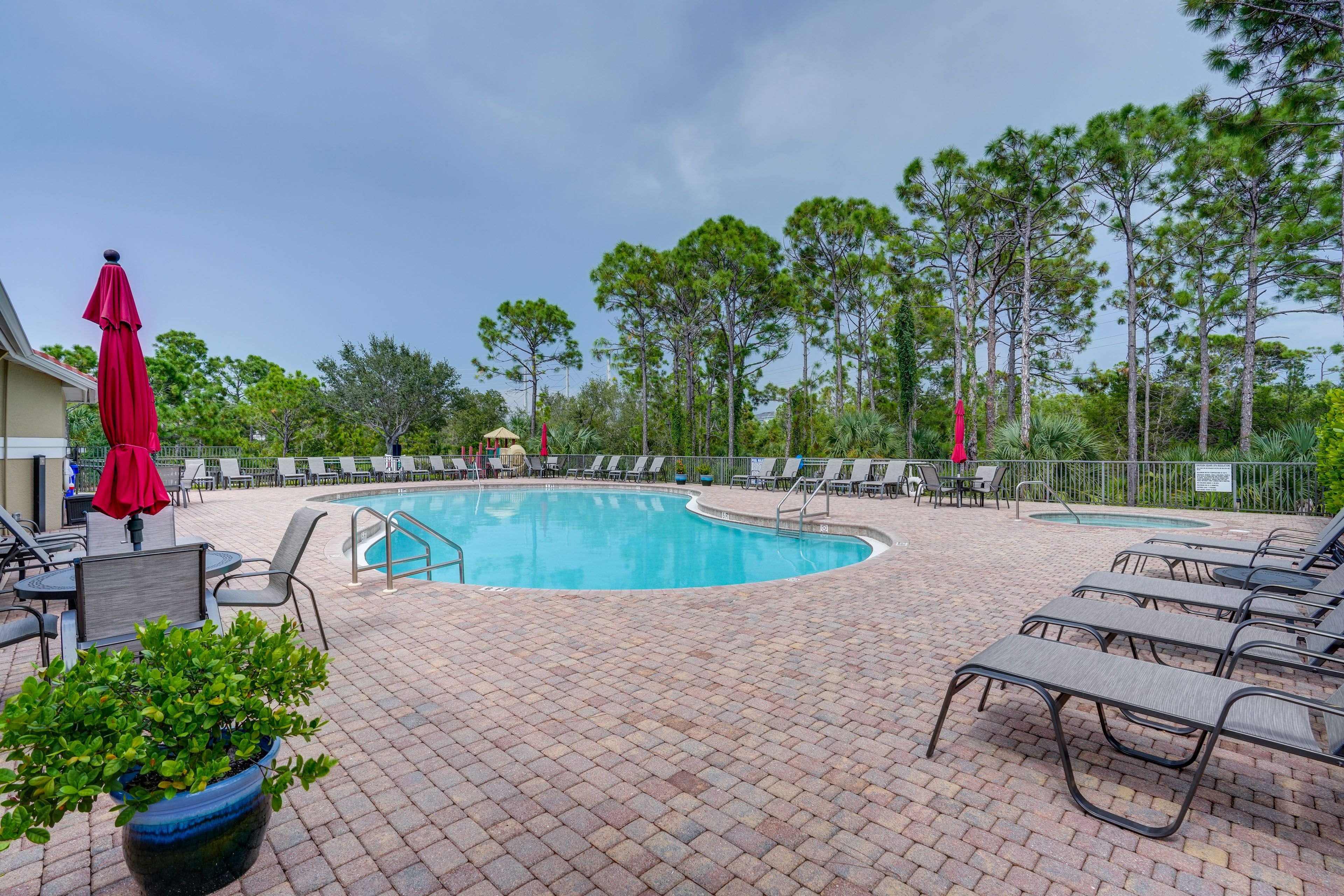 Community Pool & Hot Tub
