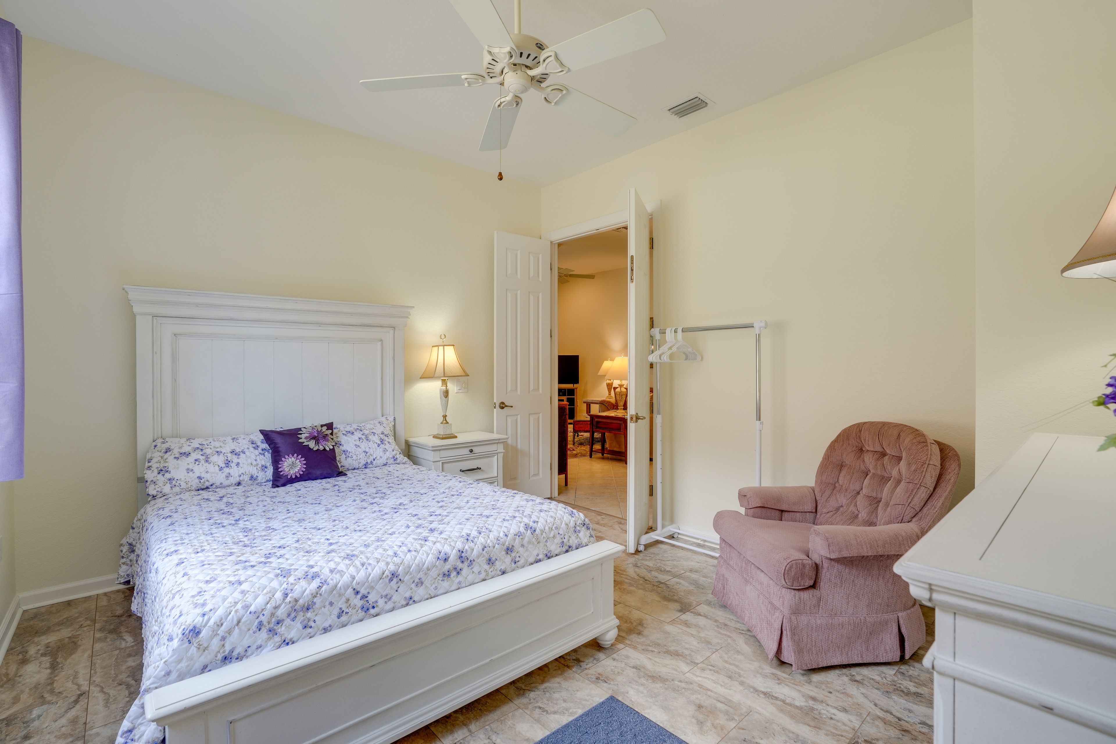 Bedroom 3 | Queen Bed
