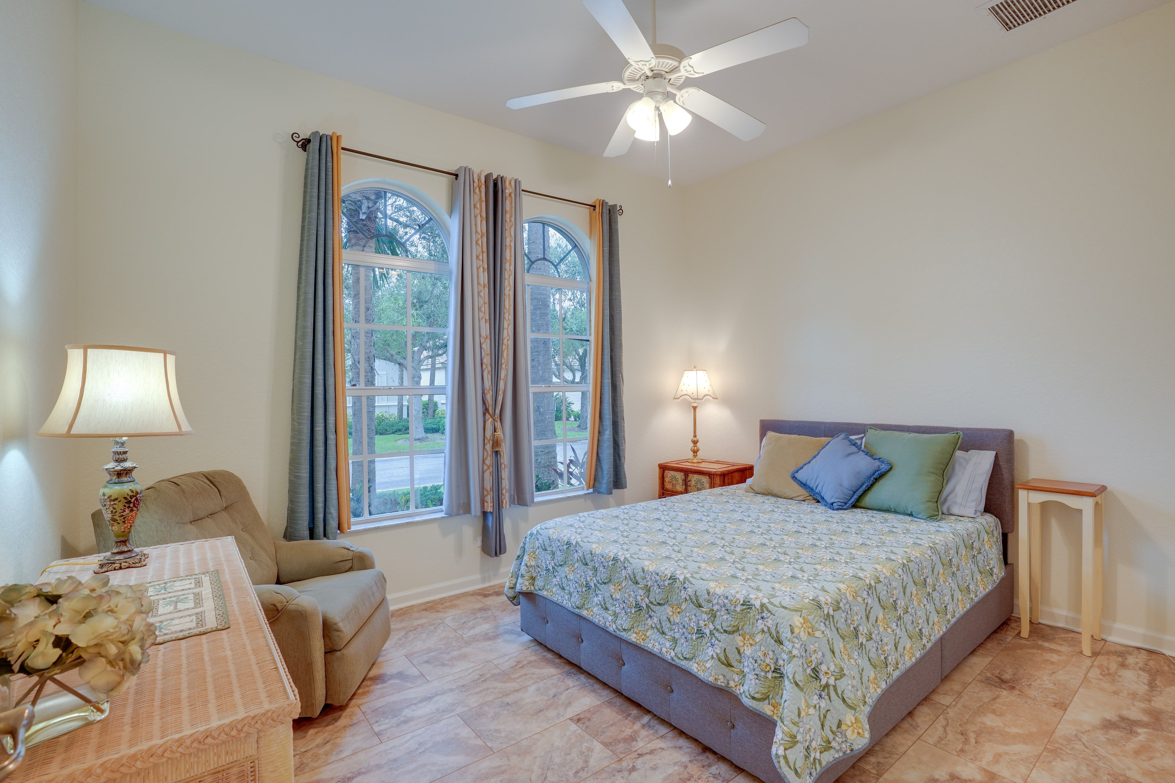 Bedroom 2 | Queen Bed