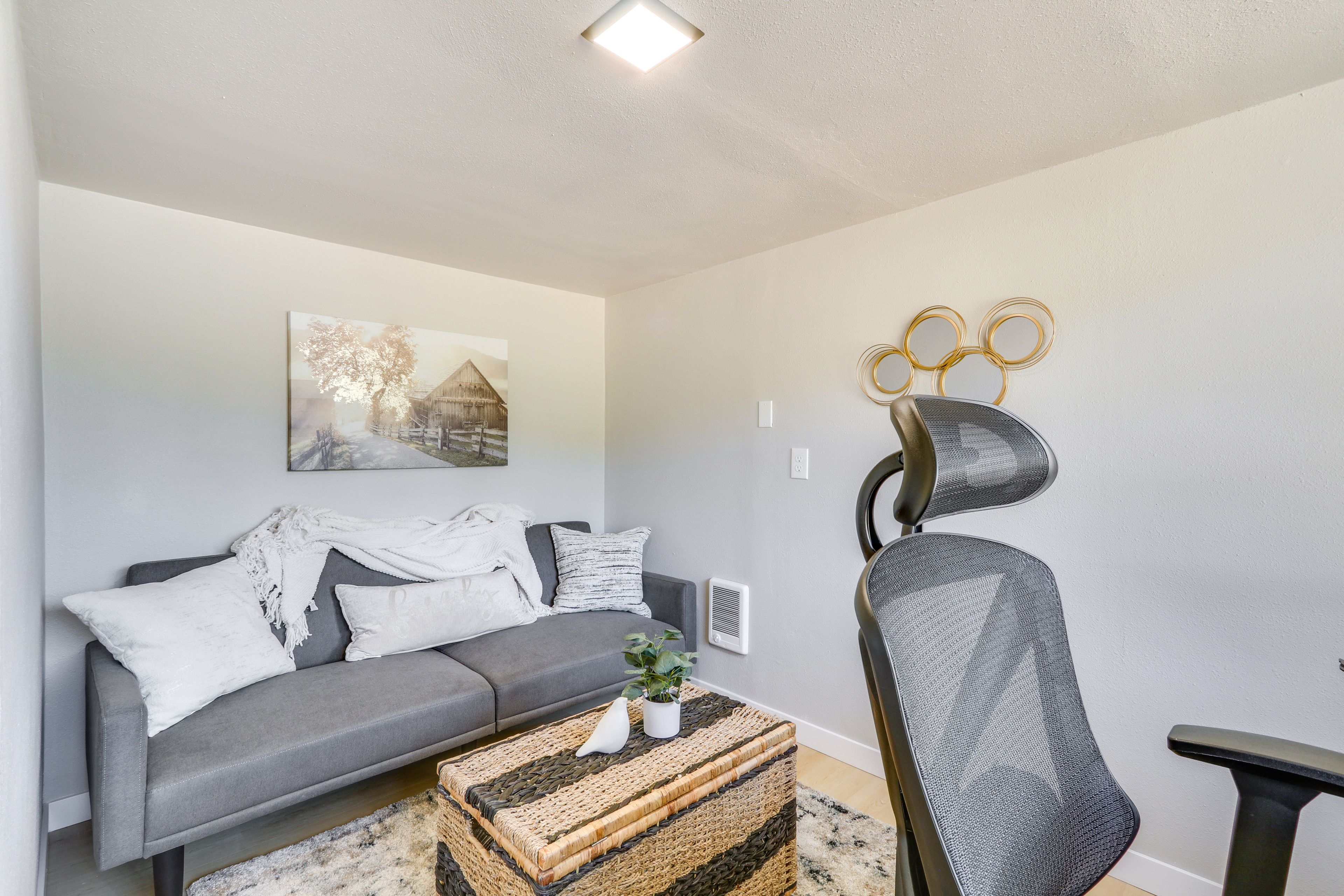 Office | Queen Futon | Desk