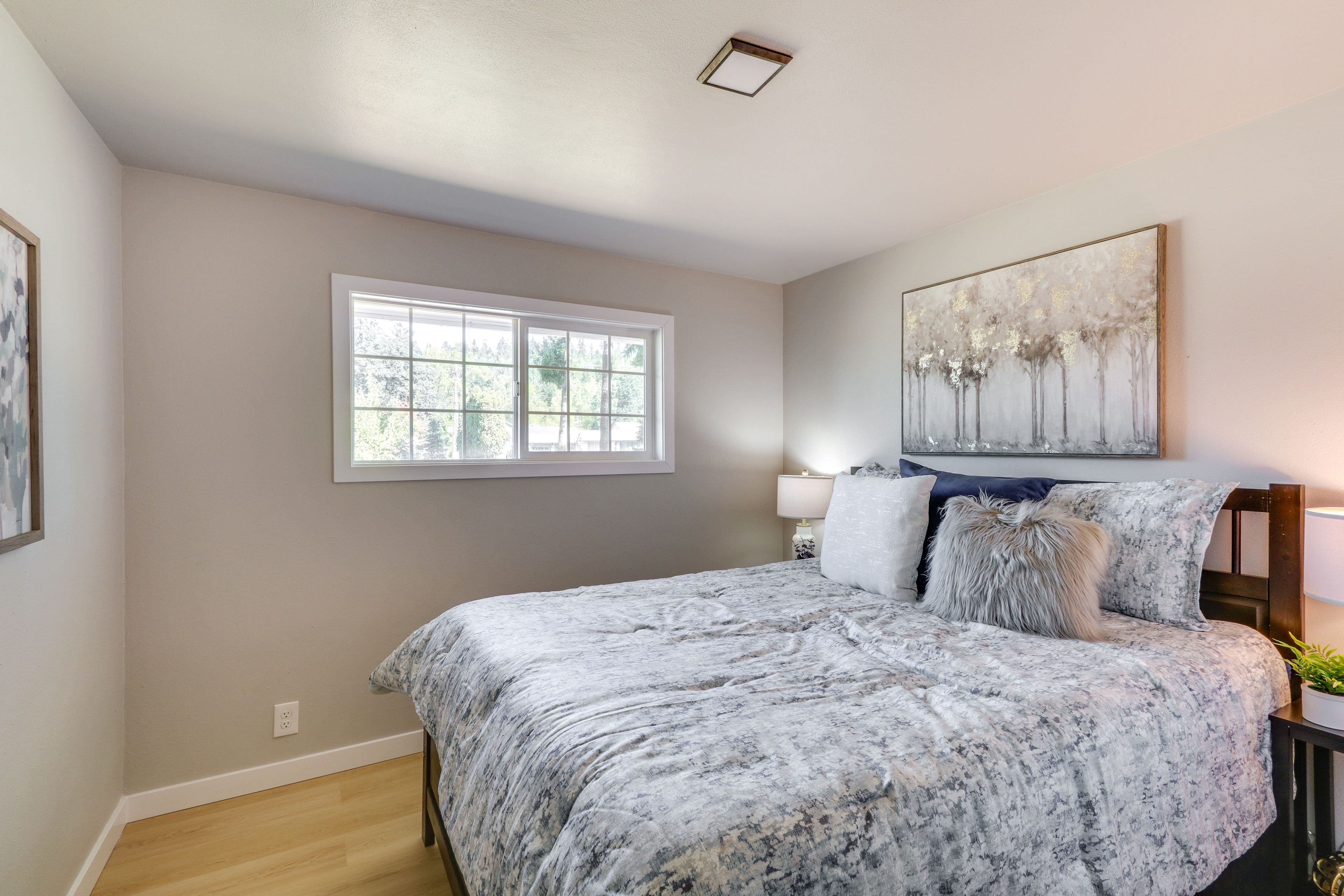 Bedroom 2 | Queen Bed | Hangers