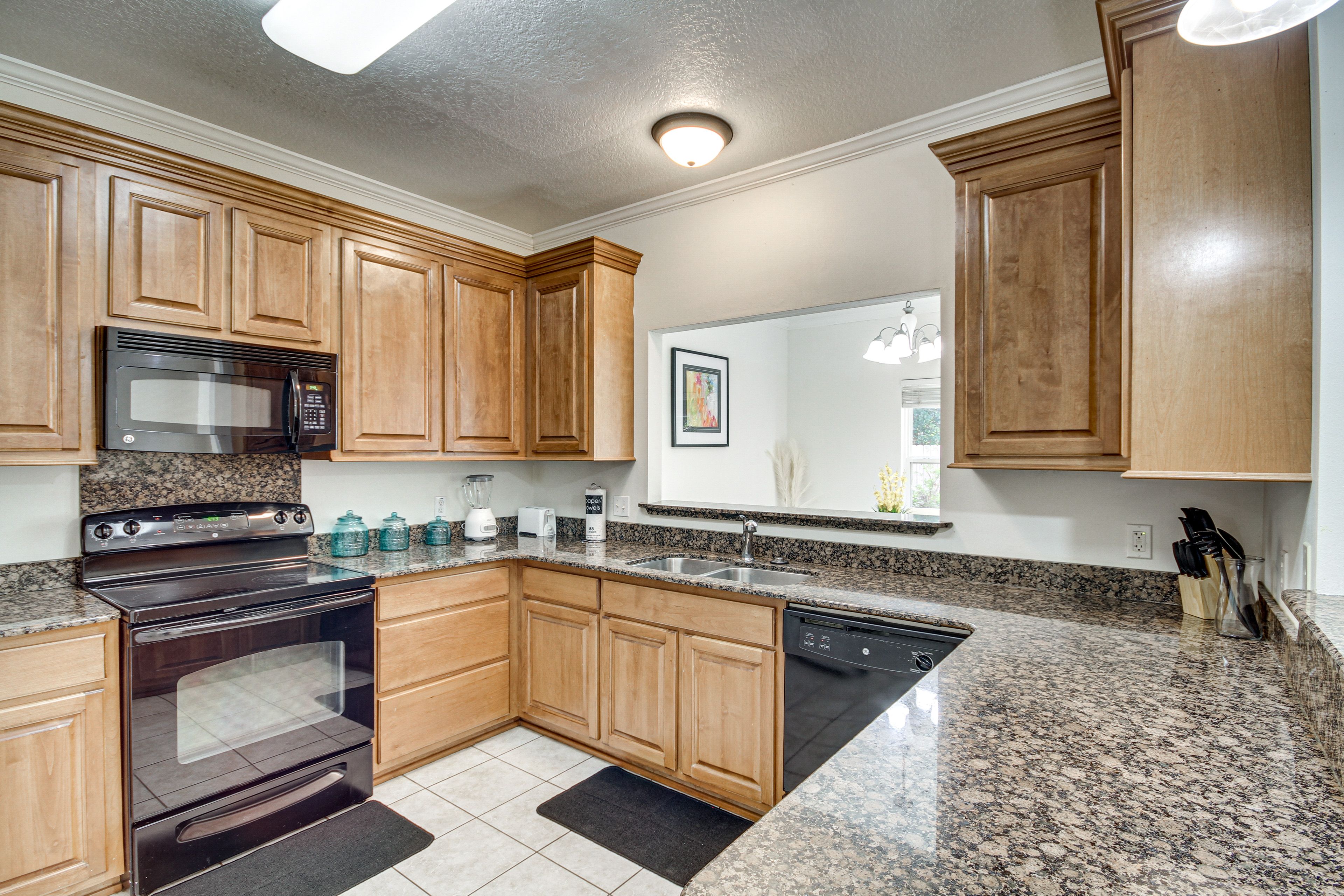Kitchen | Cooking Basics | Coffee Maker | Trash Bags & Paper Towels Provided