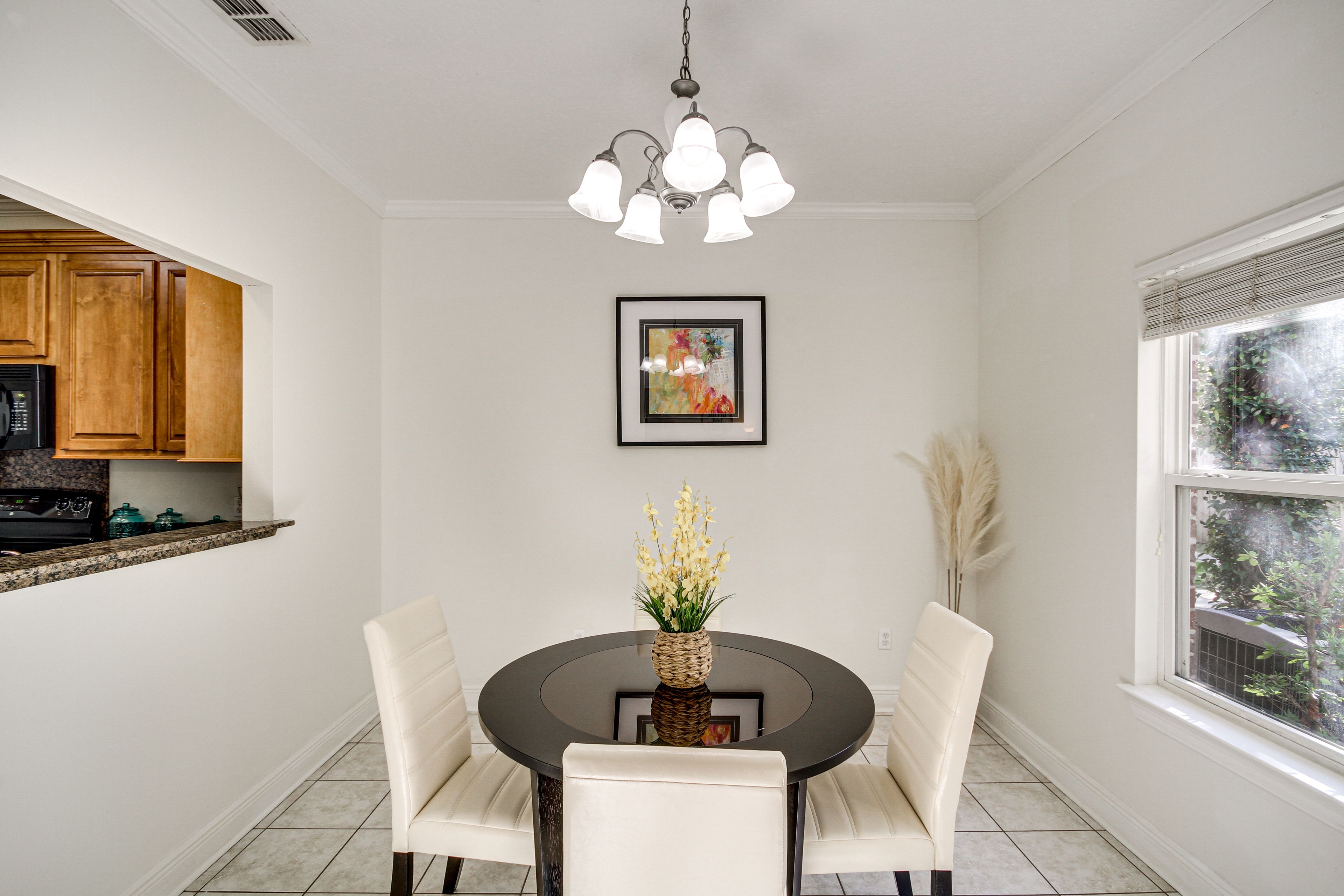 Dining Area | Dishware & Flatware Provided