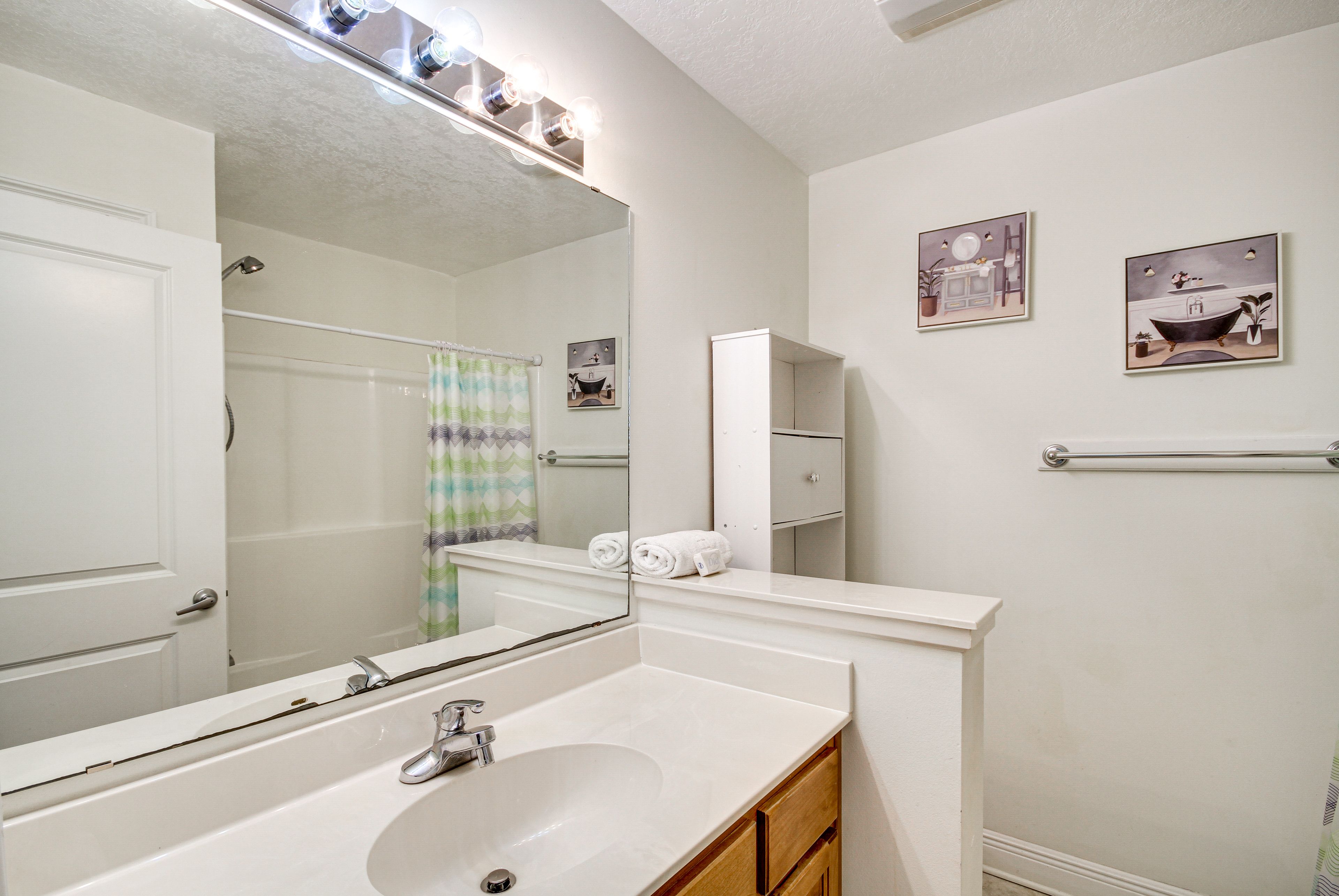 Full Bath | 2nd Floor