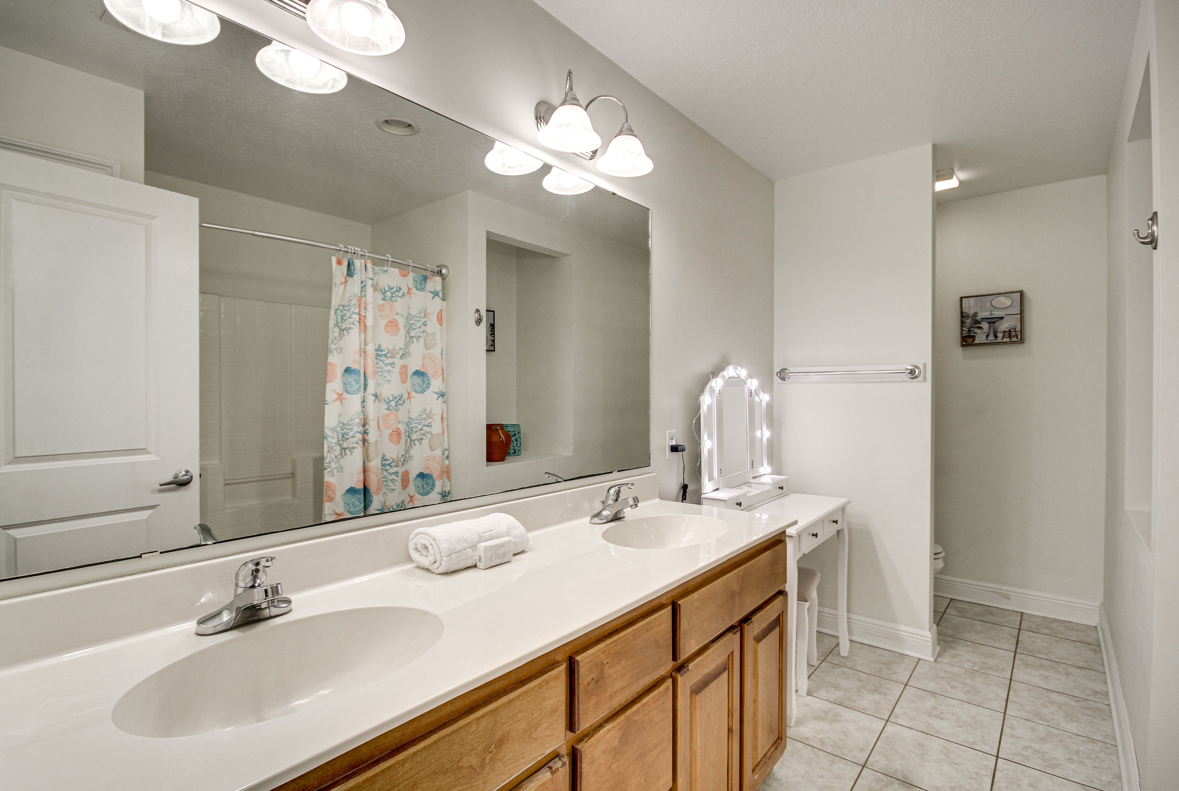 Full Bath | Complimentary Toiletries | Towels Provided | 2nd Floor