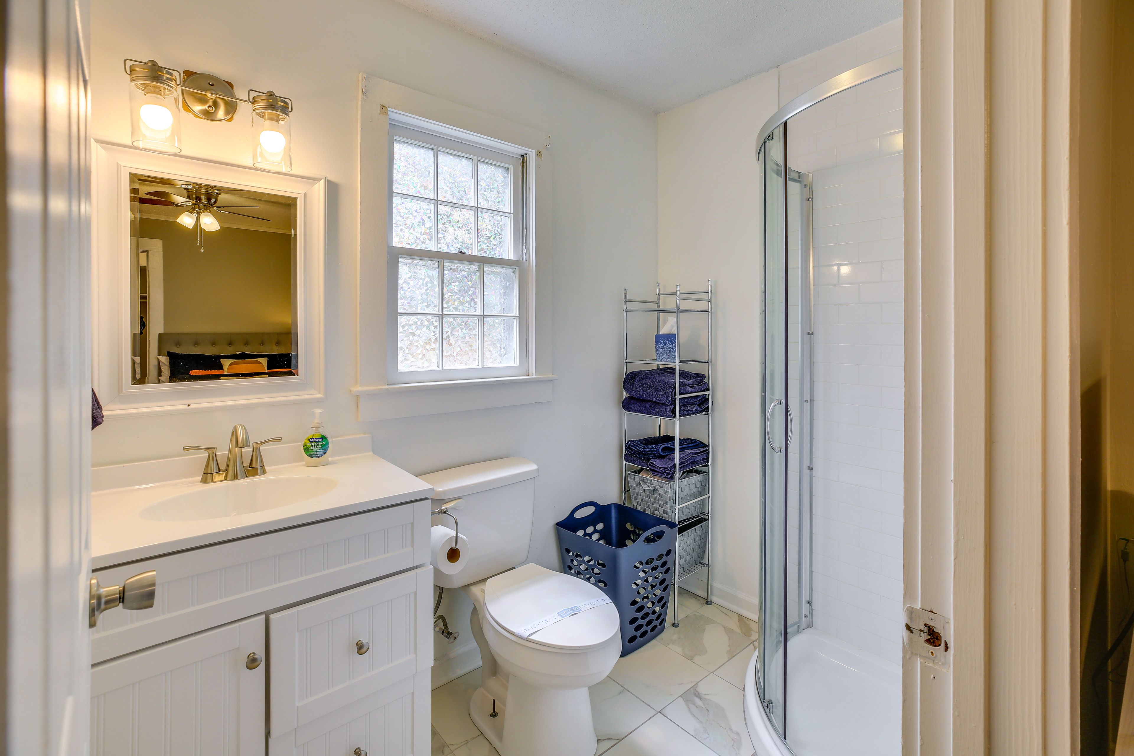 Full Bathroom | Complimentary Toiletries | Towels Provided