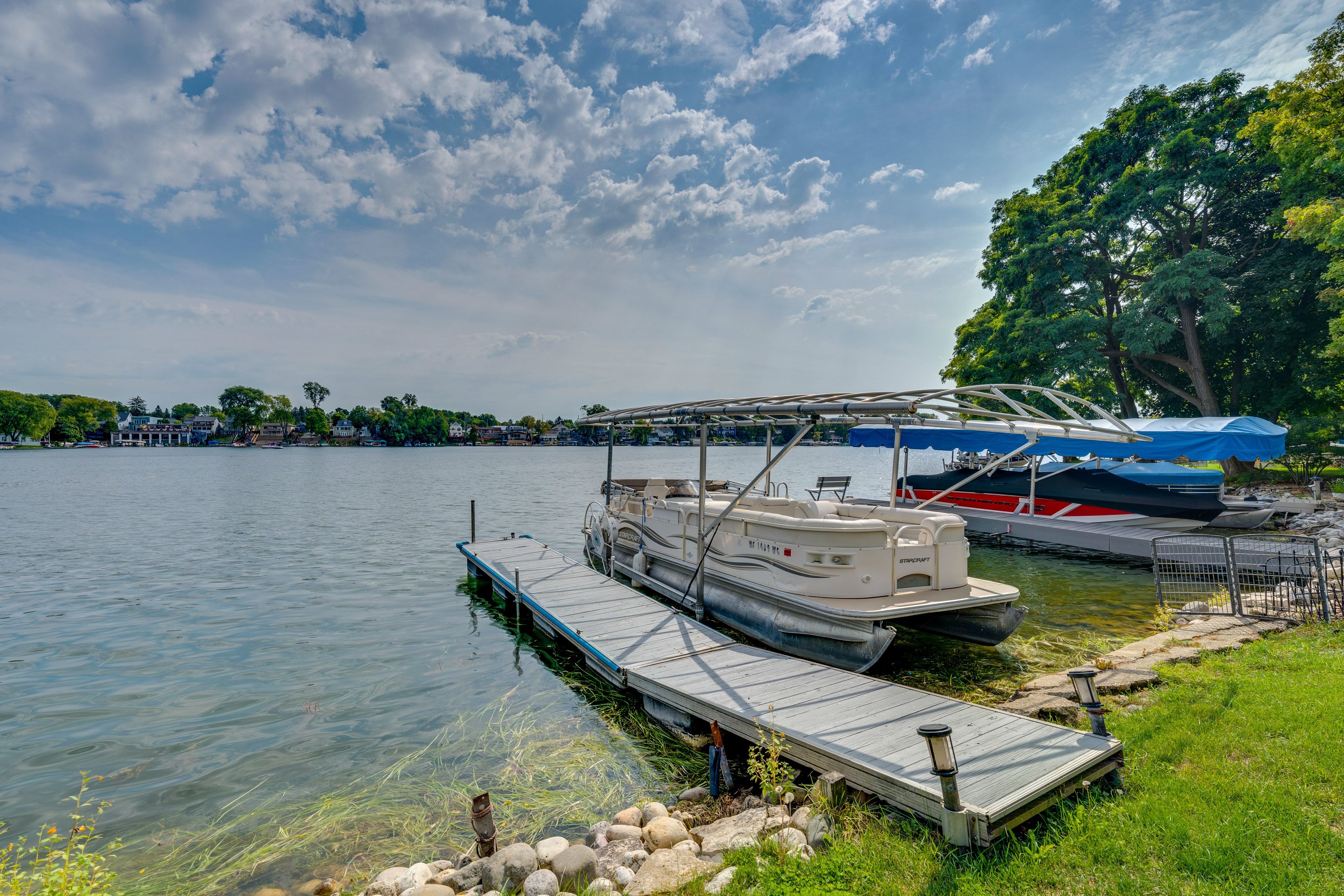 Oconomowoc Vacation Rental | 2BR | 1BA | 700 Sq Ft | Step-Free Access