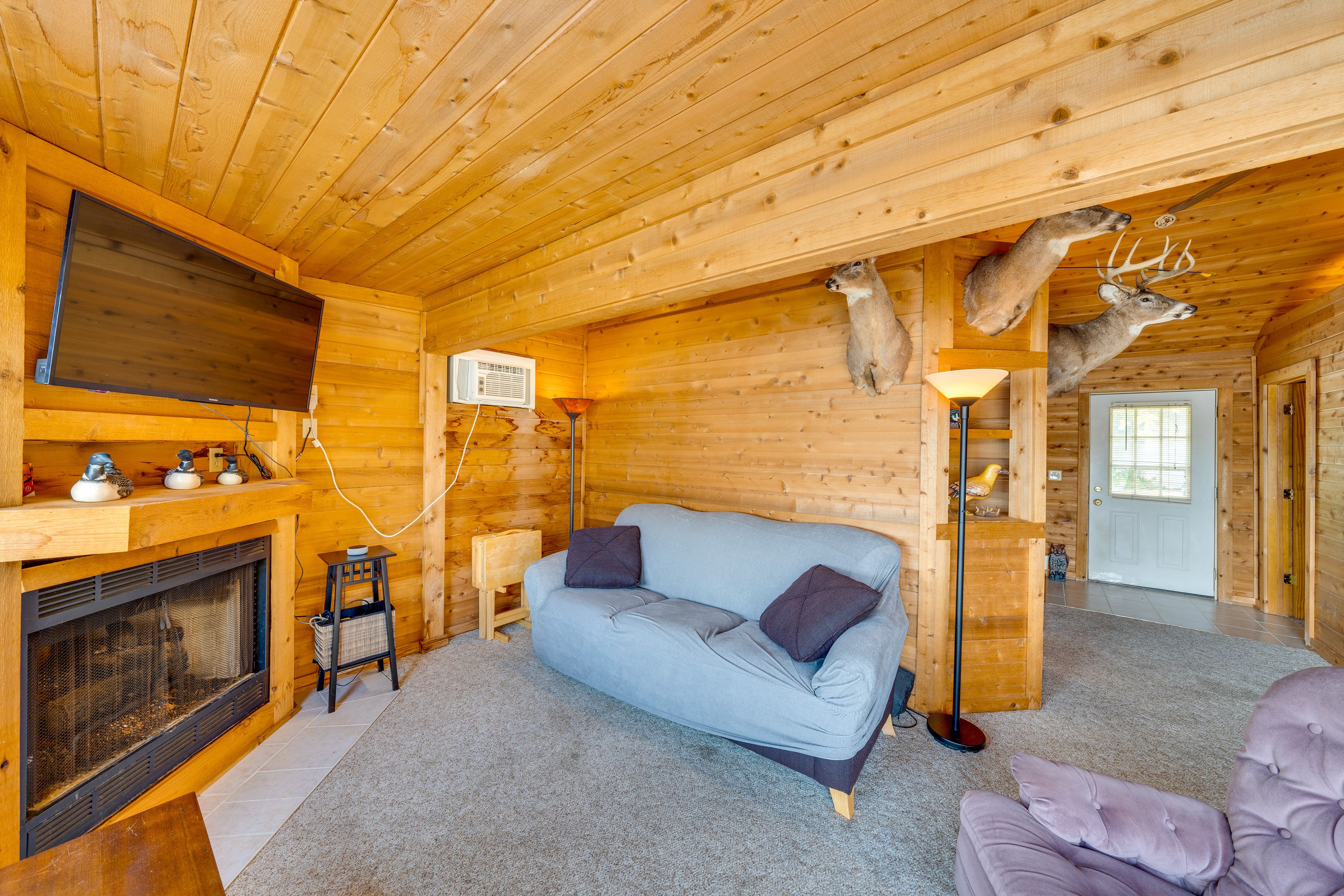 Living Room | Flat-Screen TV w/ Cable | Fireplace | Window A/C Units | Free WiFi