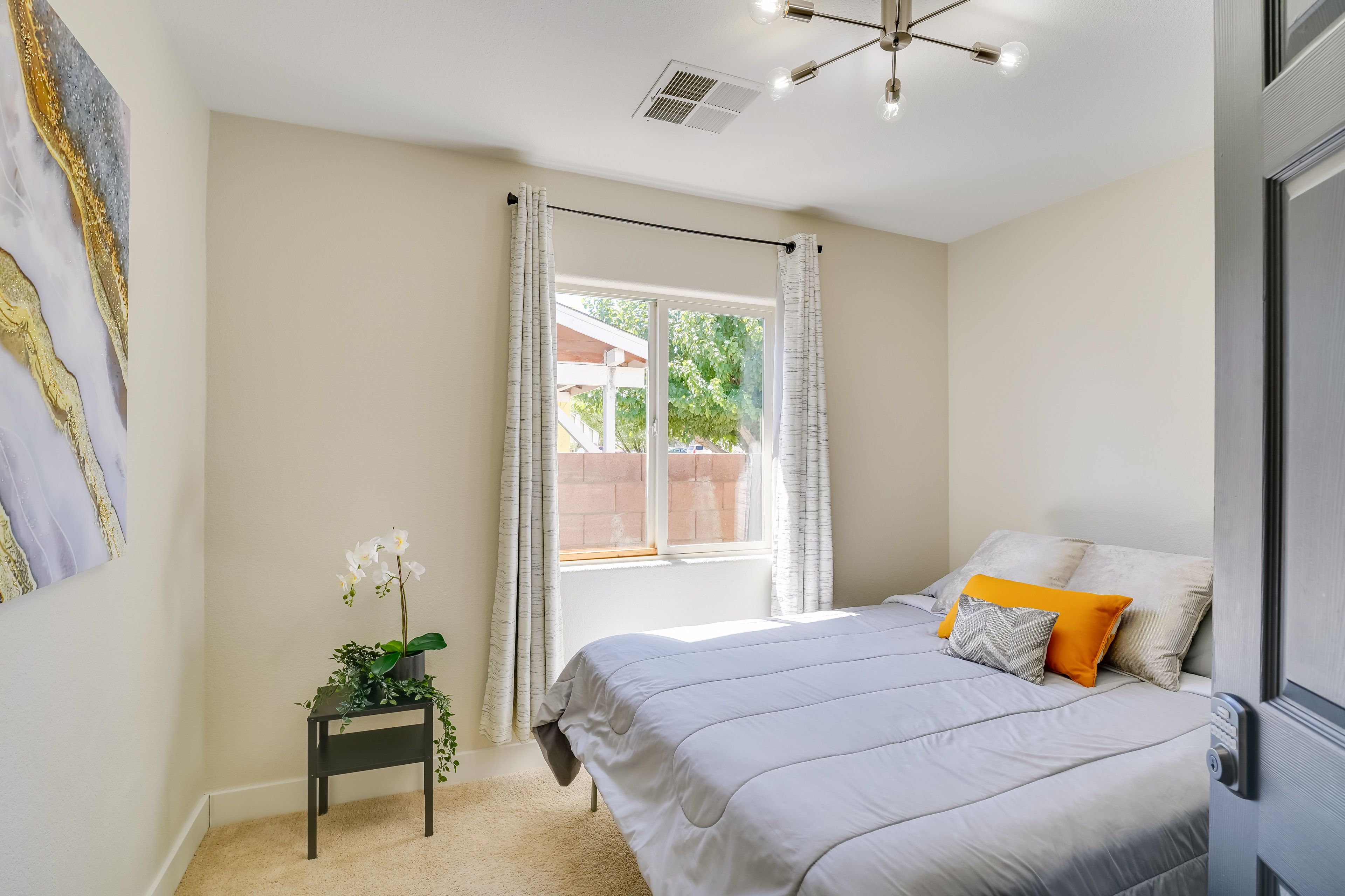 Bedroom 3 | Queen Bed