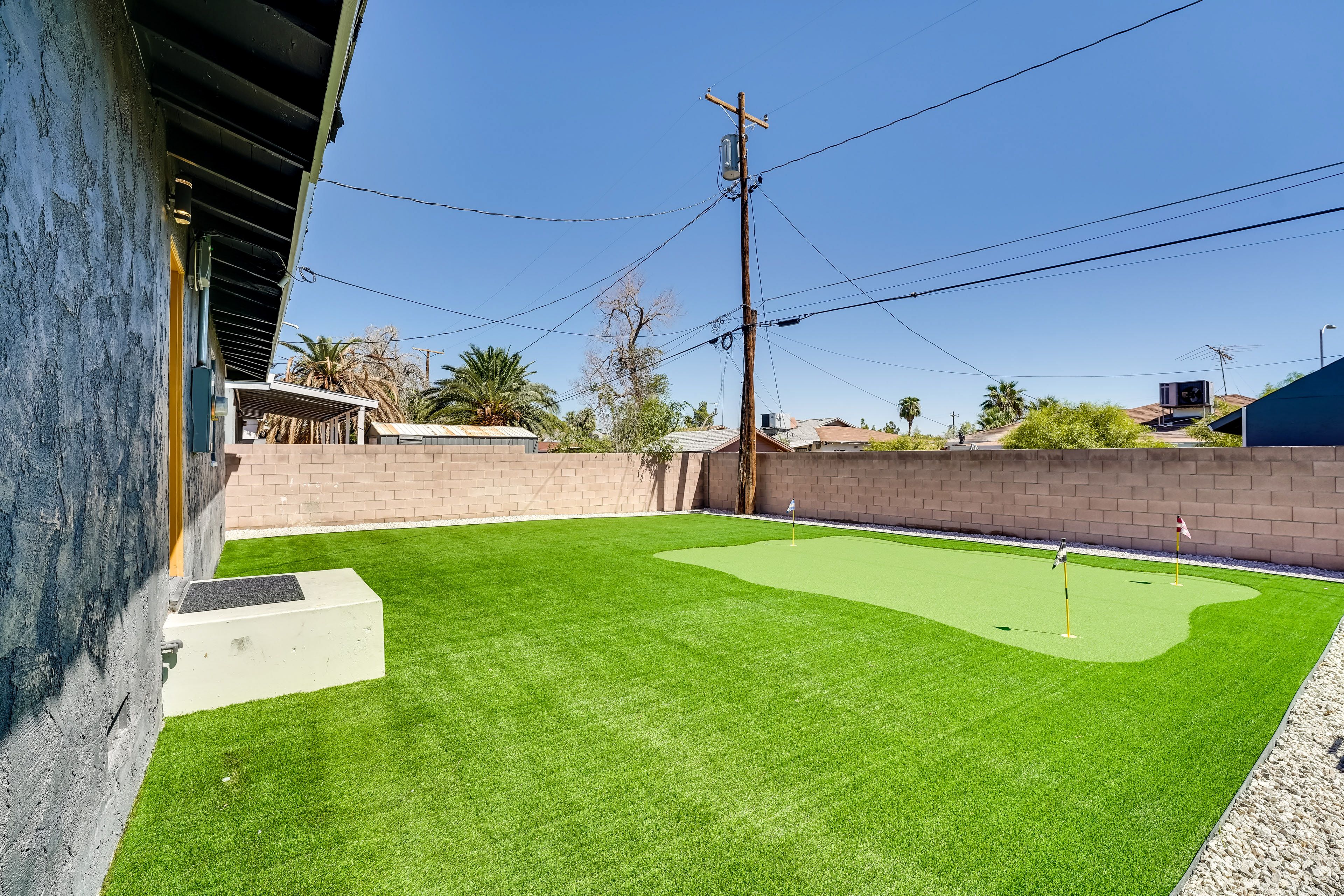 Private Backyard | Grill | Putting Green