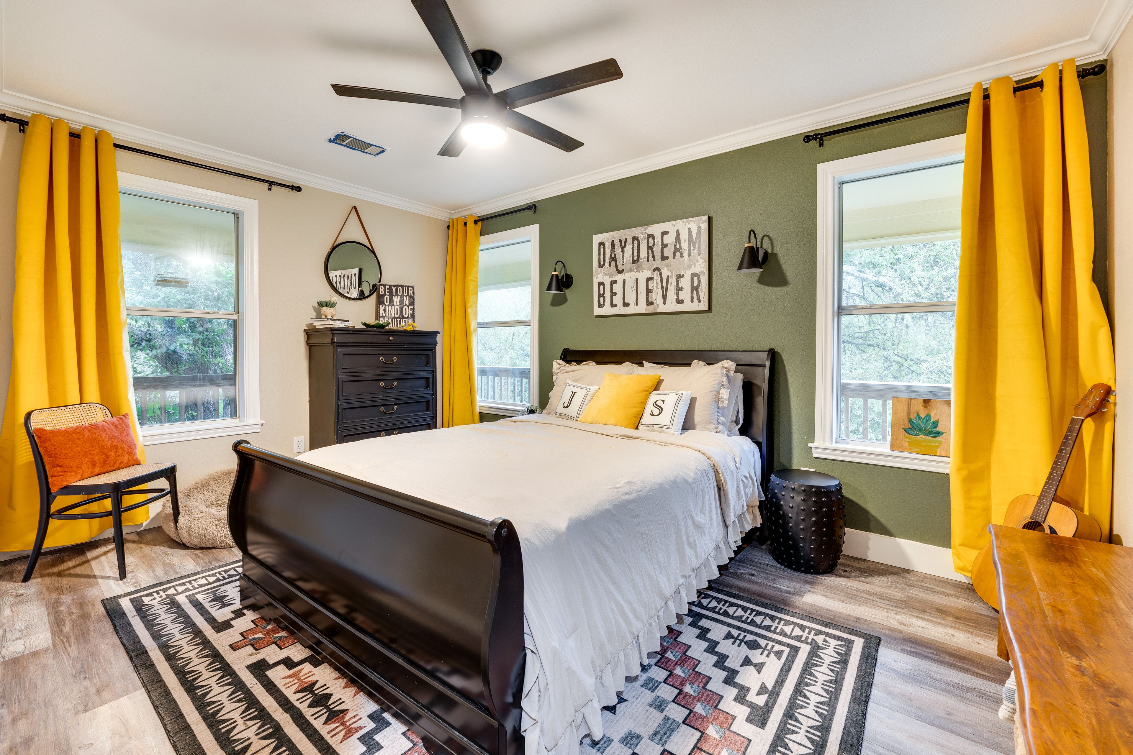 Bedroom 2 | Queen Bed