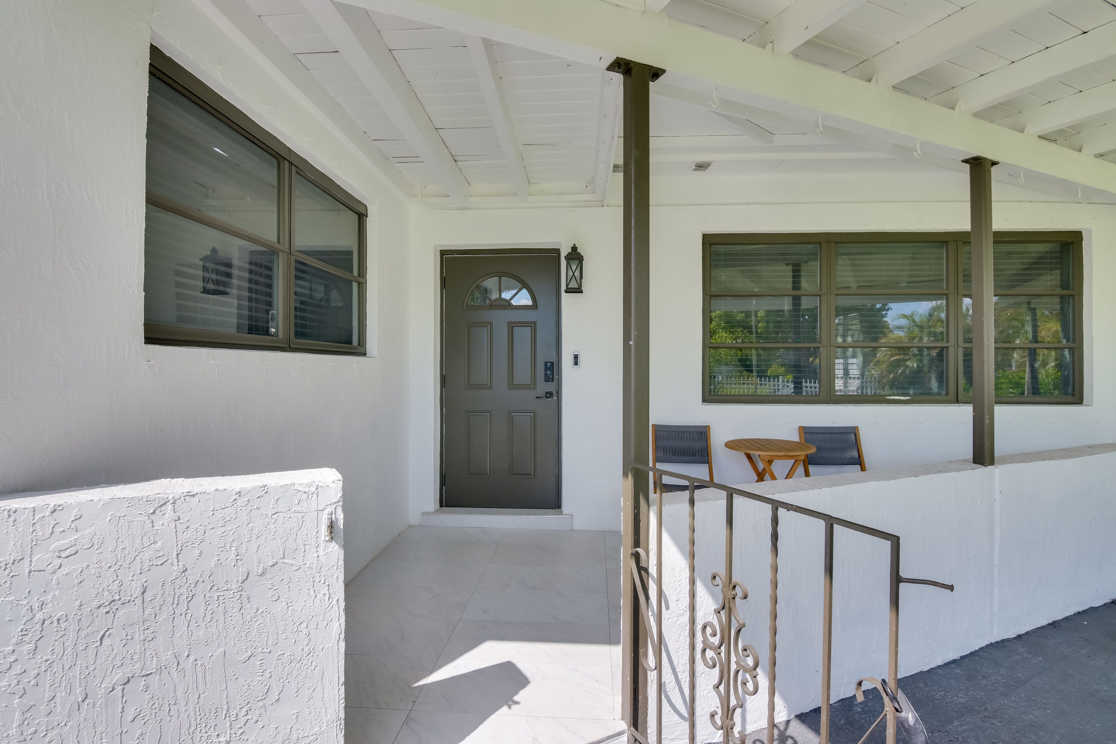 Covered Patio w/ Seating