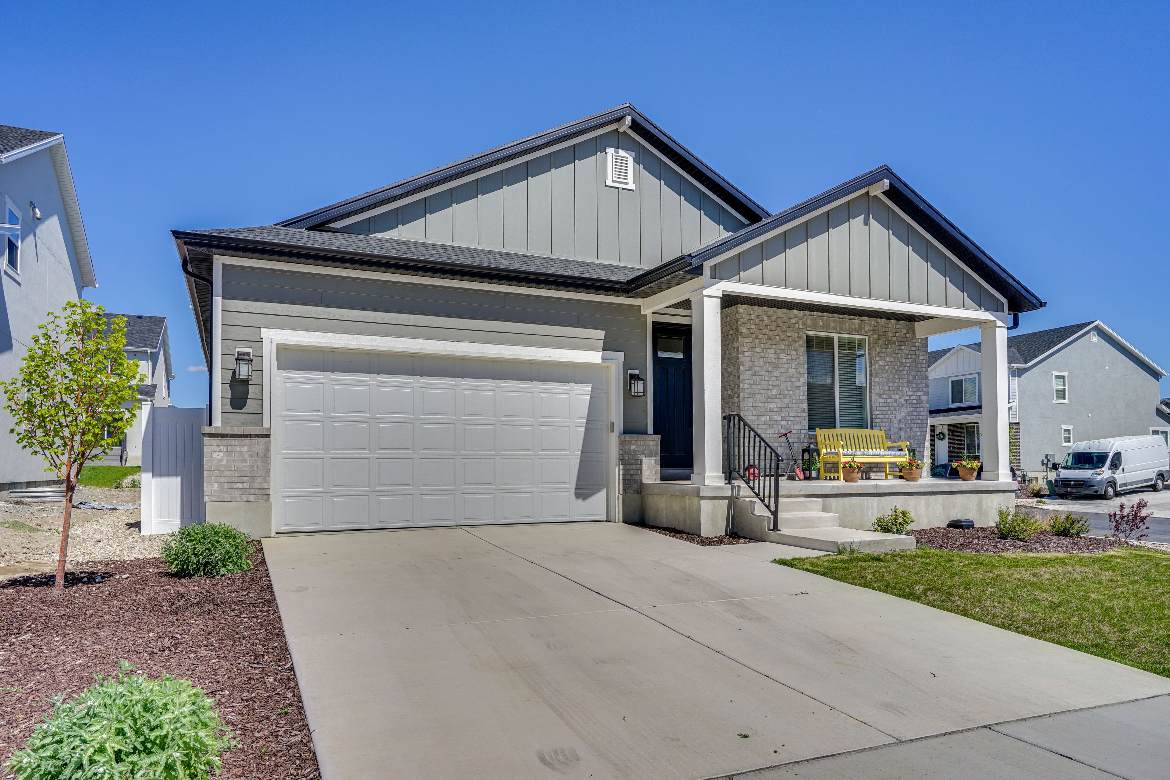 Parking | Garage (2 Vehicles) | Driveway (2 Vehicles)