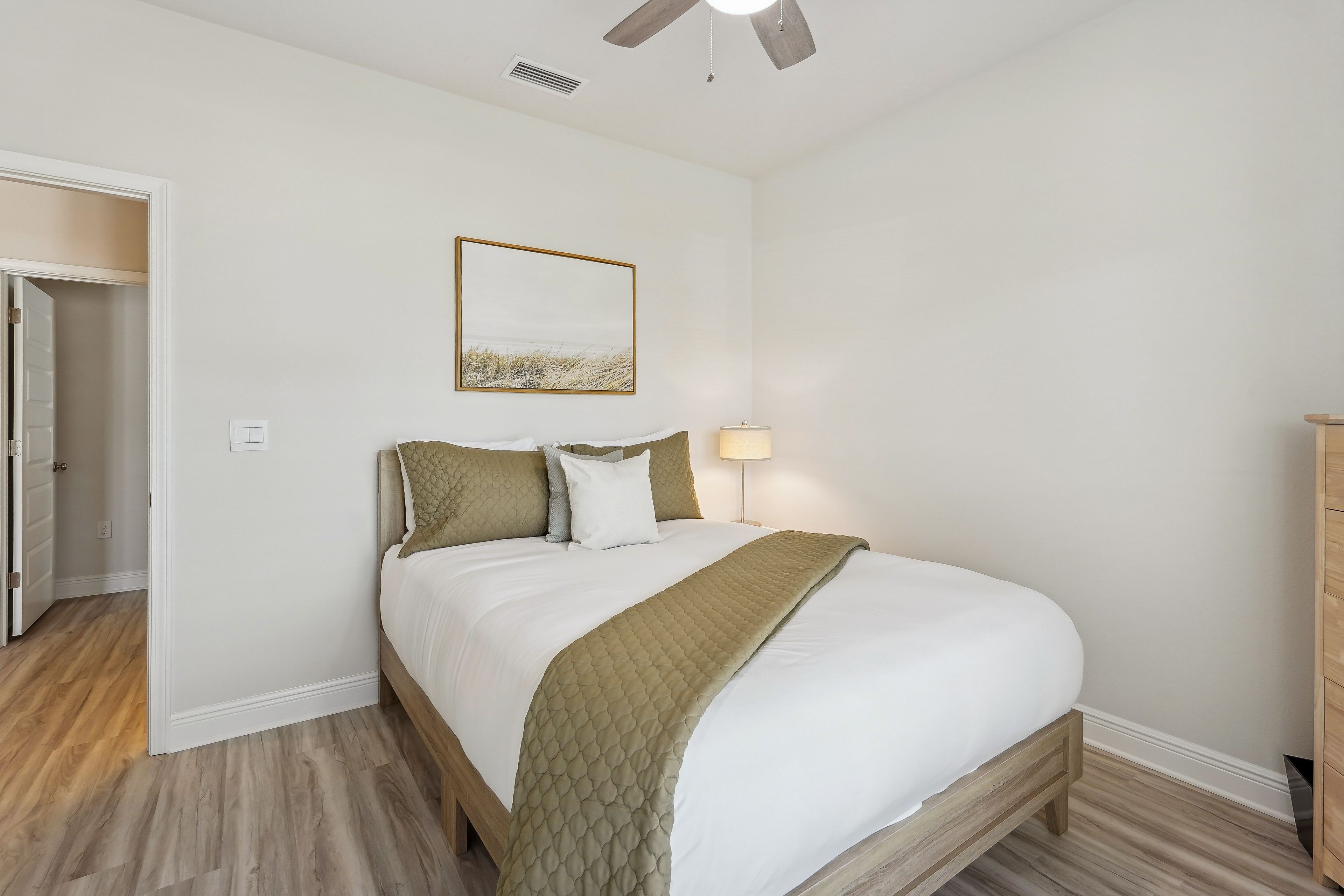 Bedroom 3 | Queen Bed