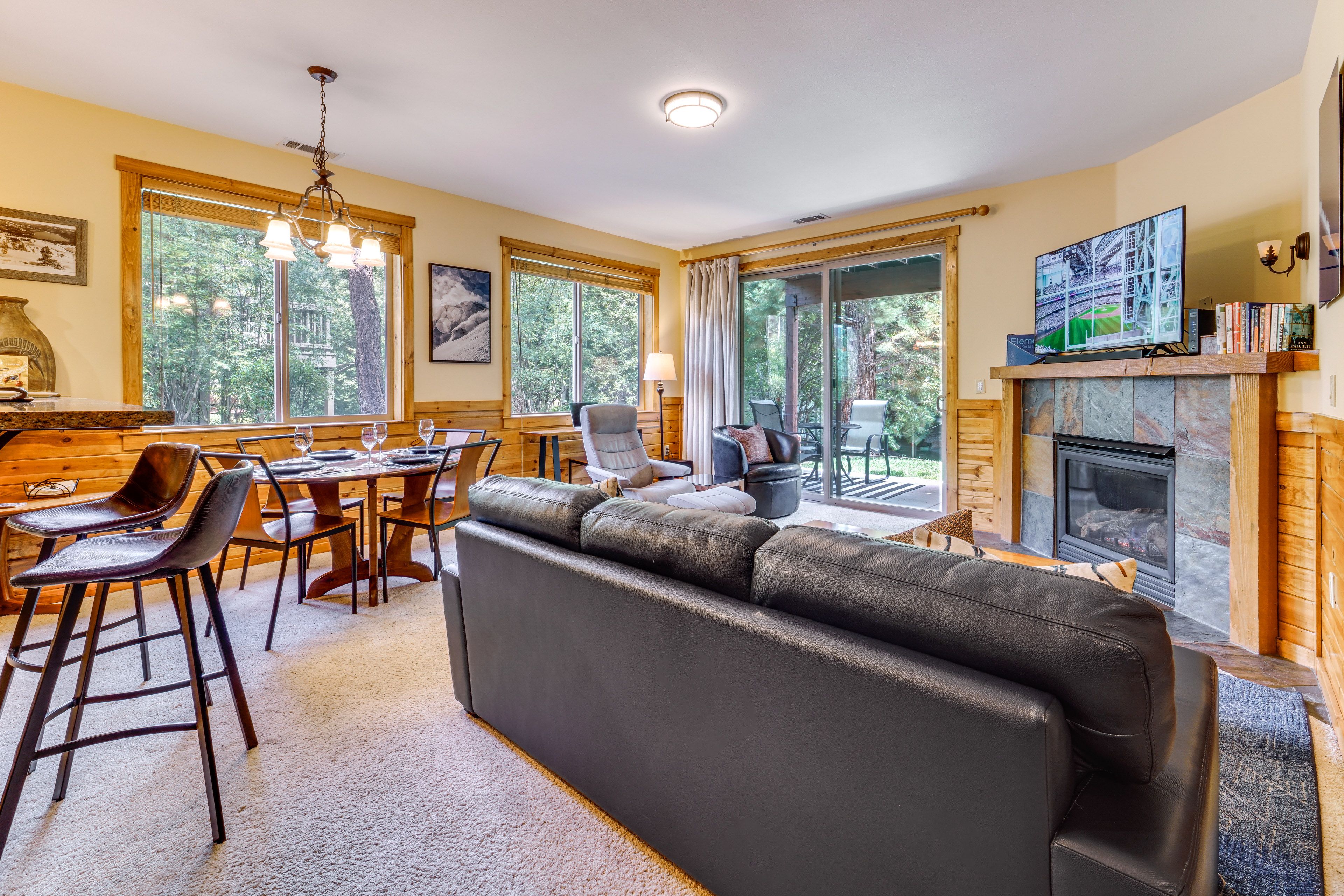 Living Room | Sleeper Sofa | Smart TV w/ Satellite | Gas Fireplace