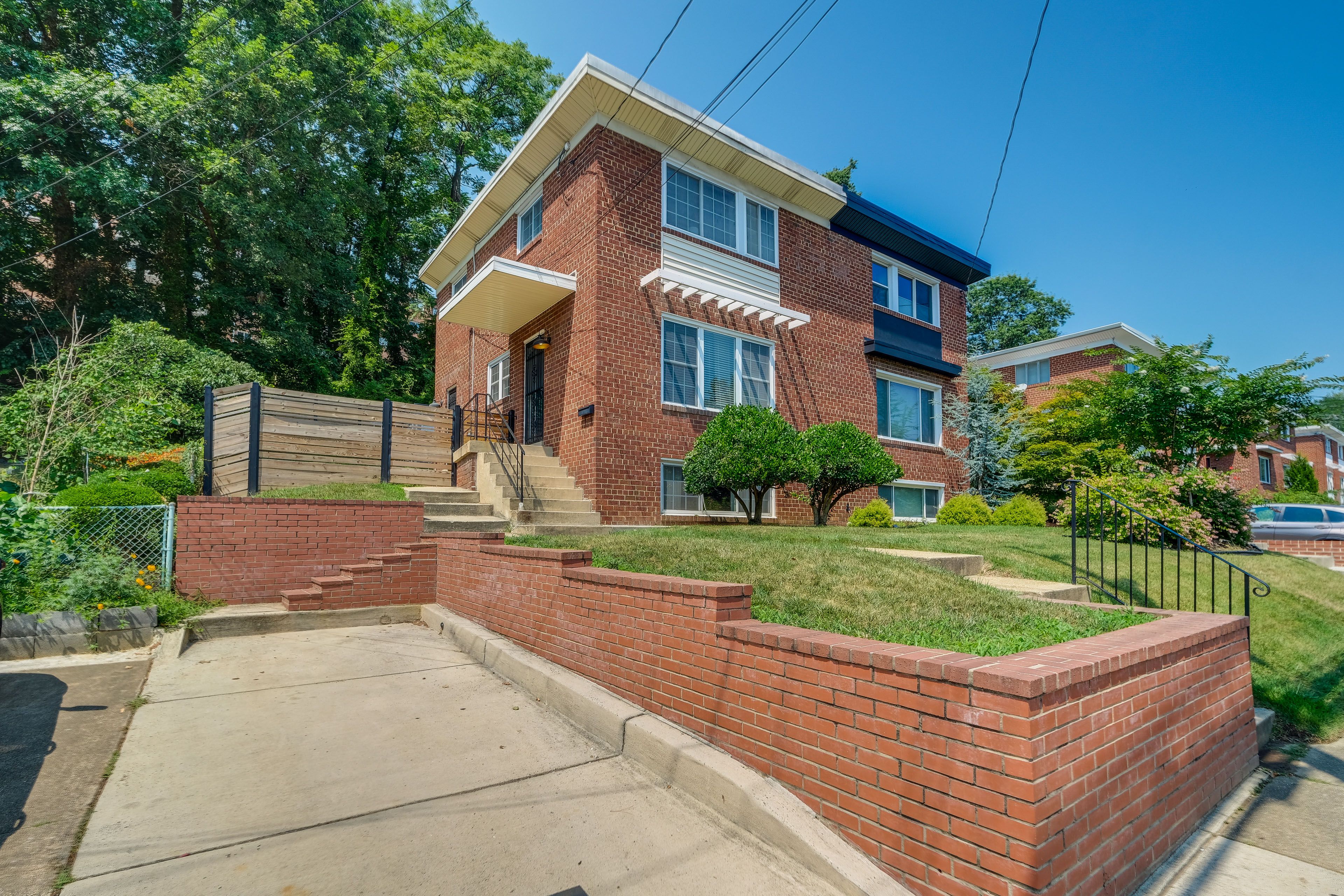 Parking | Shared Driveway (1 Vehicle)