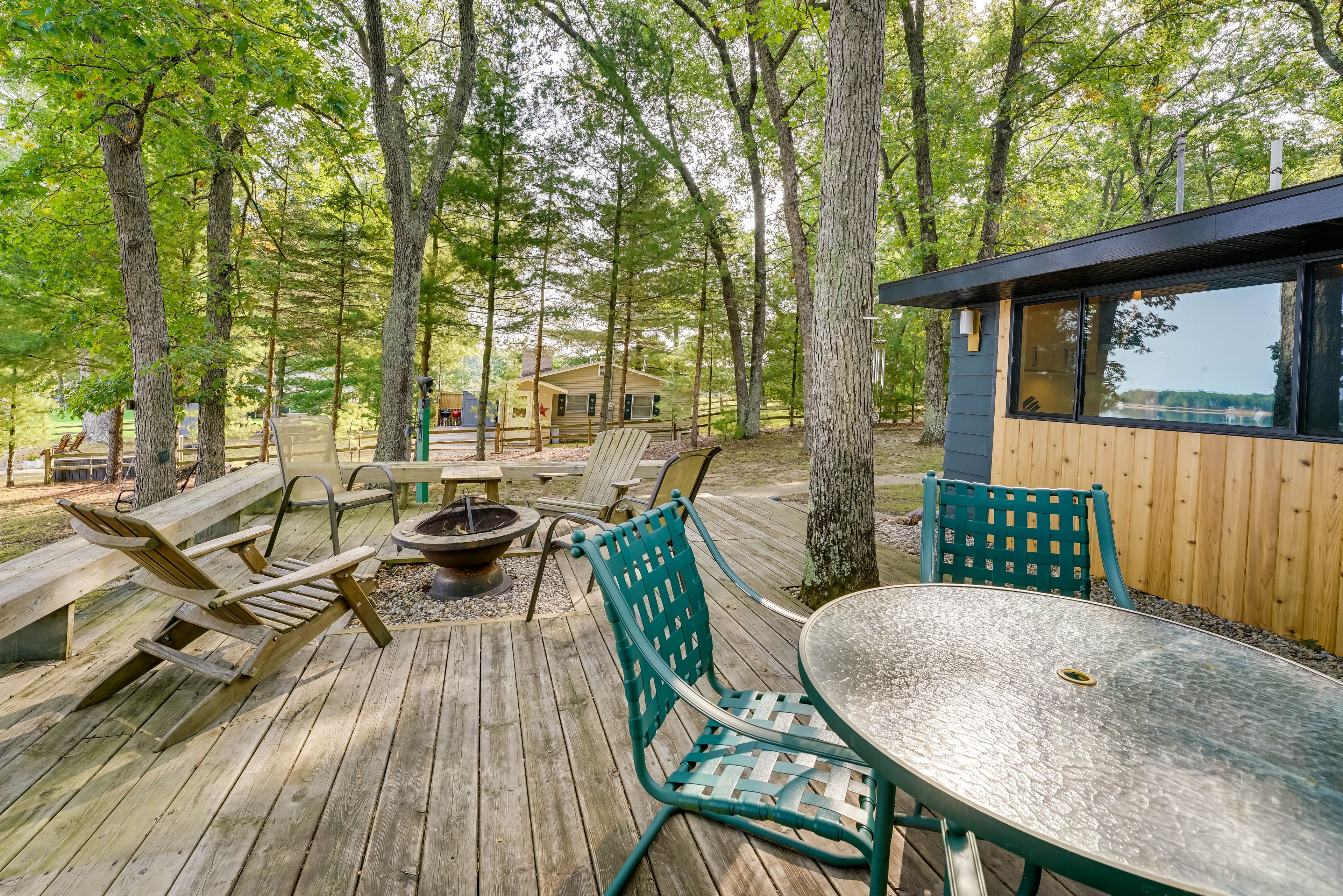Deck | Seating & Dining