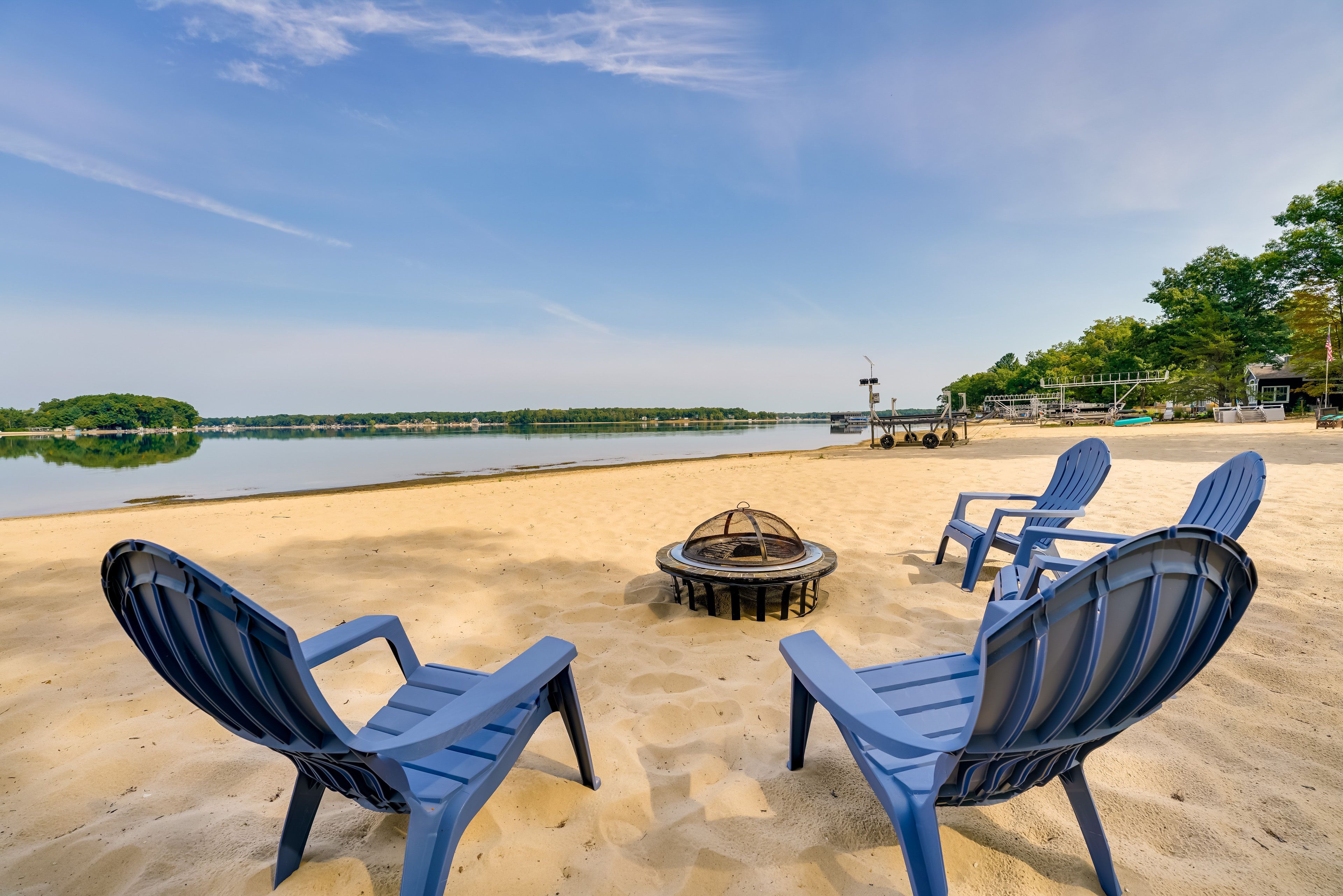 Lakefront | Private Beach | Fire Pit