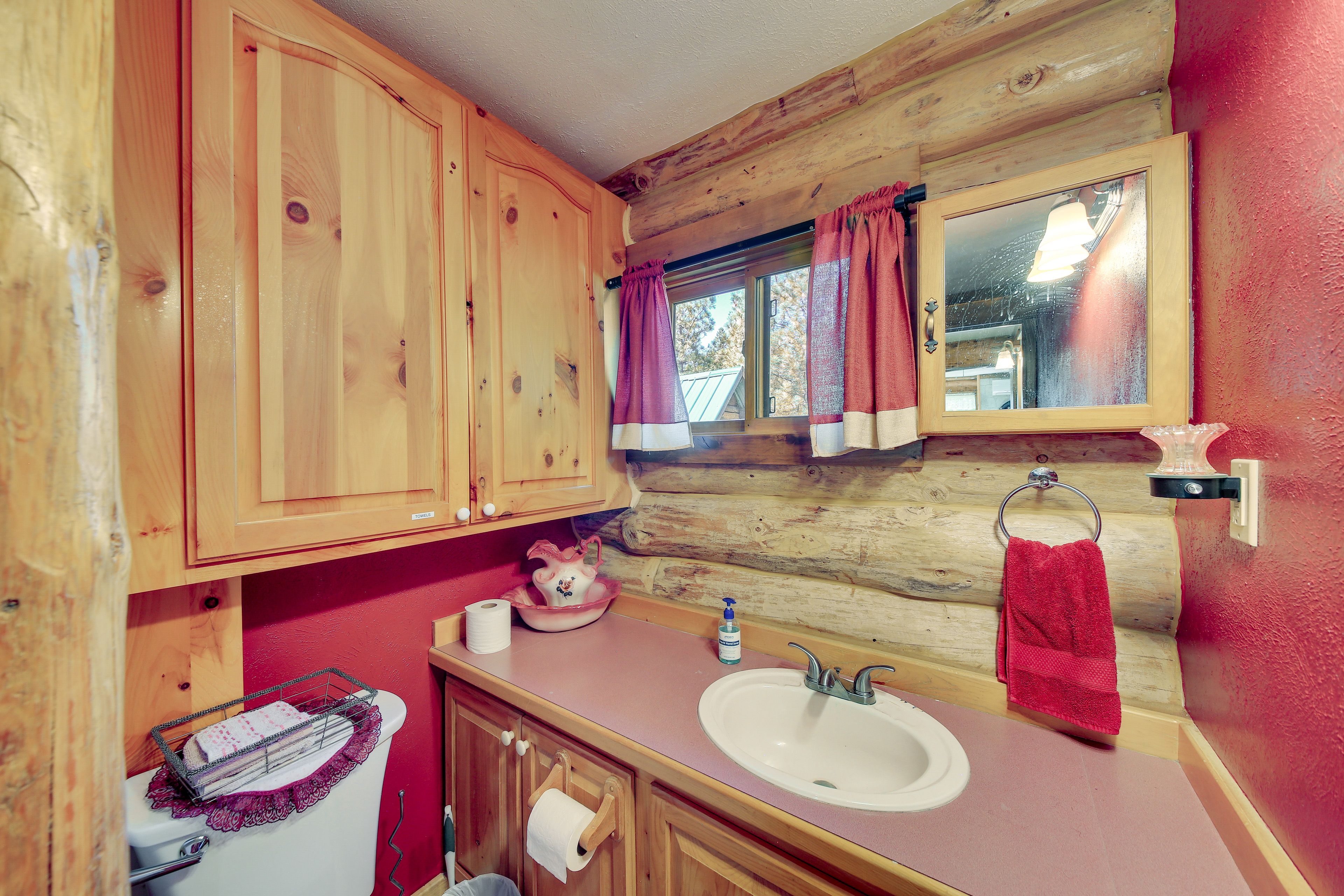 Full Bath | Complimentary Toiletries | Towels Provided