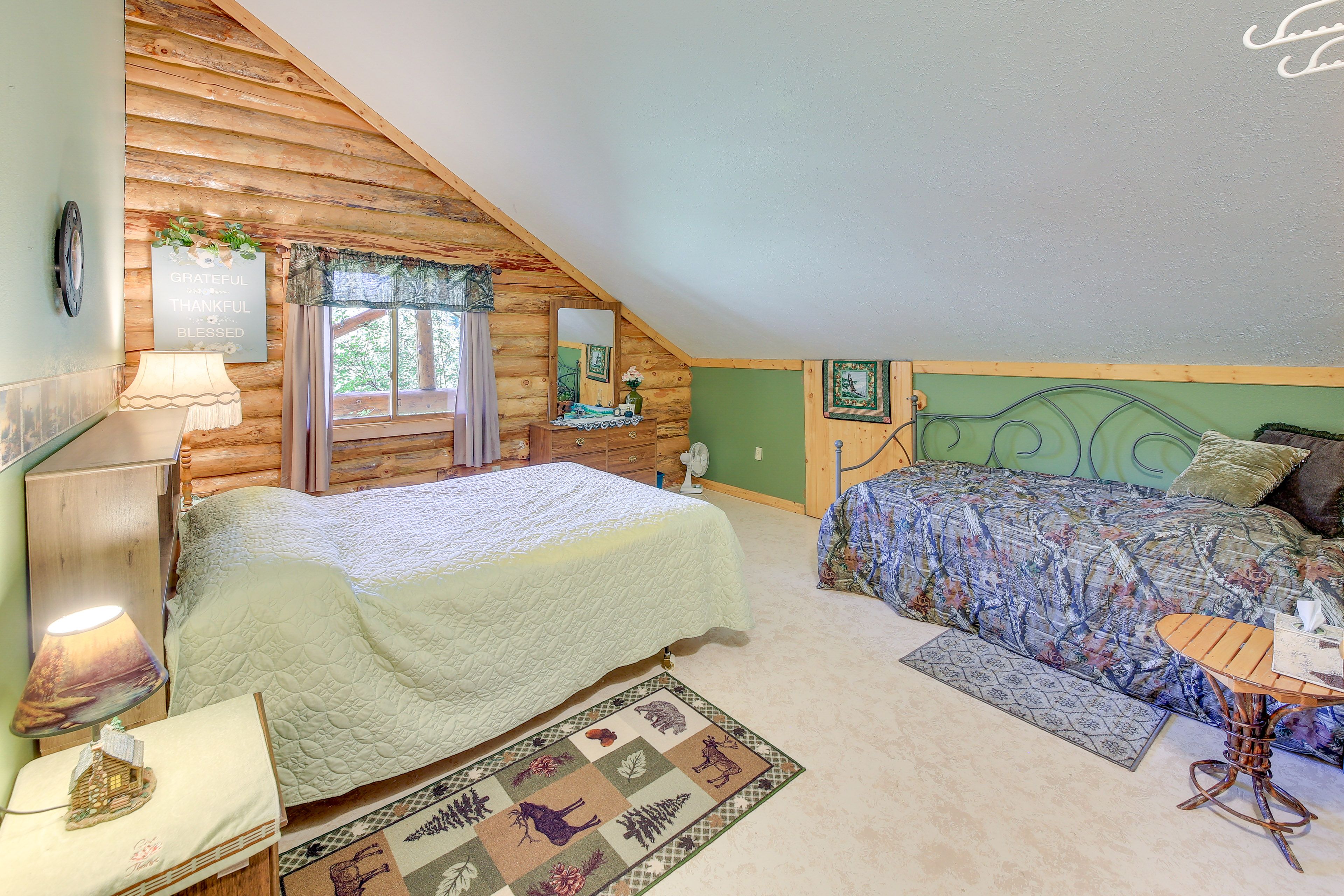 Bedroom 2 | Queen Bed | Twin Daybed