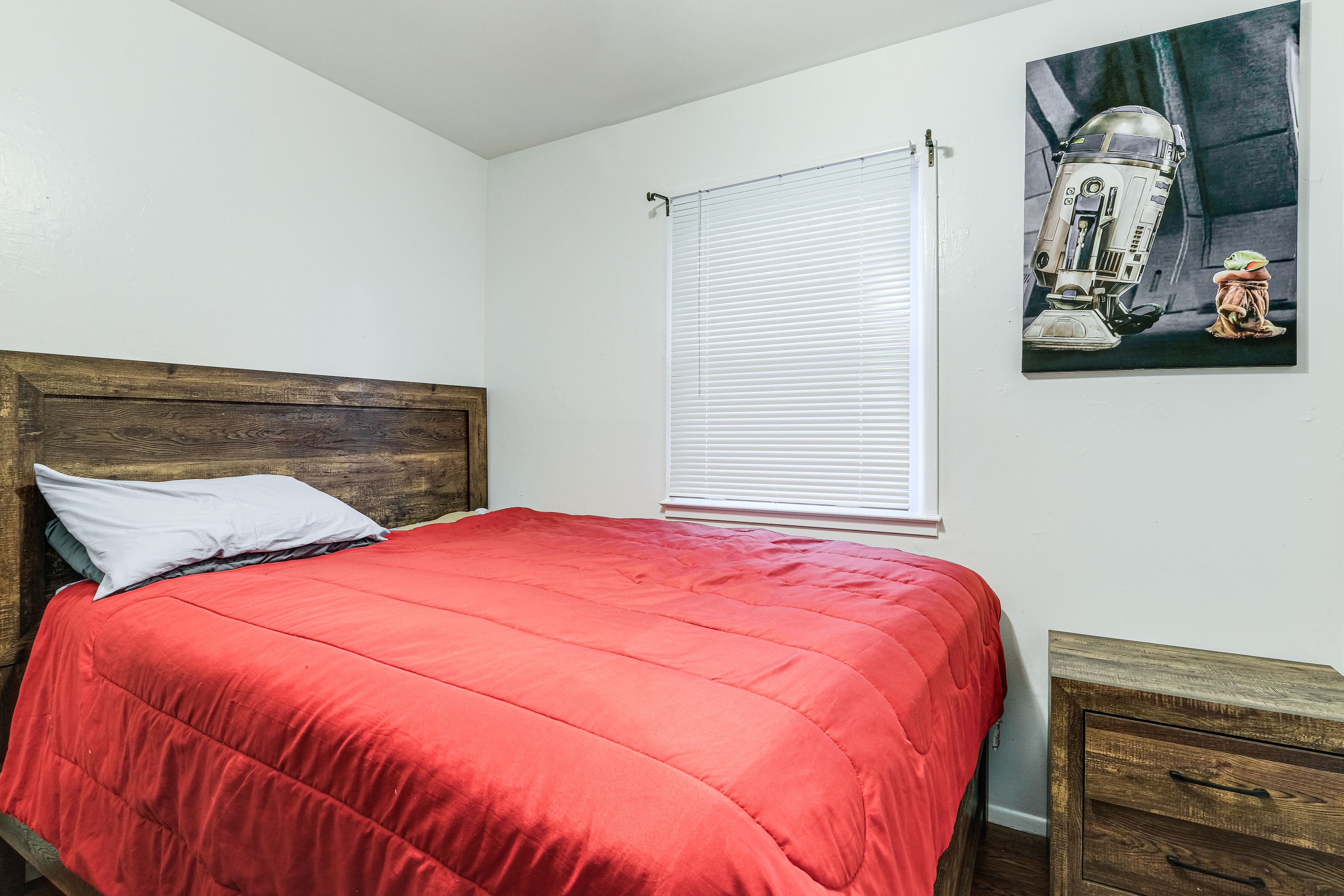 Bedroom 2 | Queen Bed