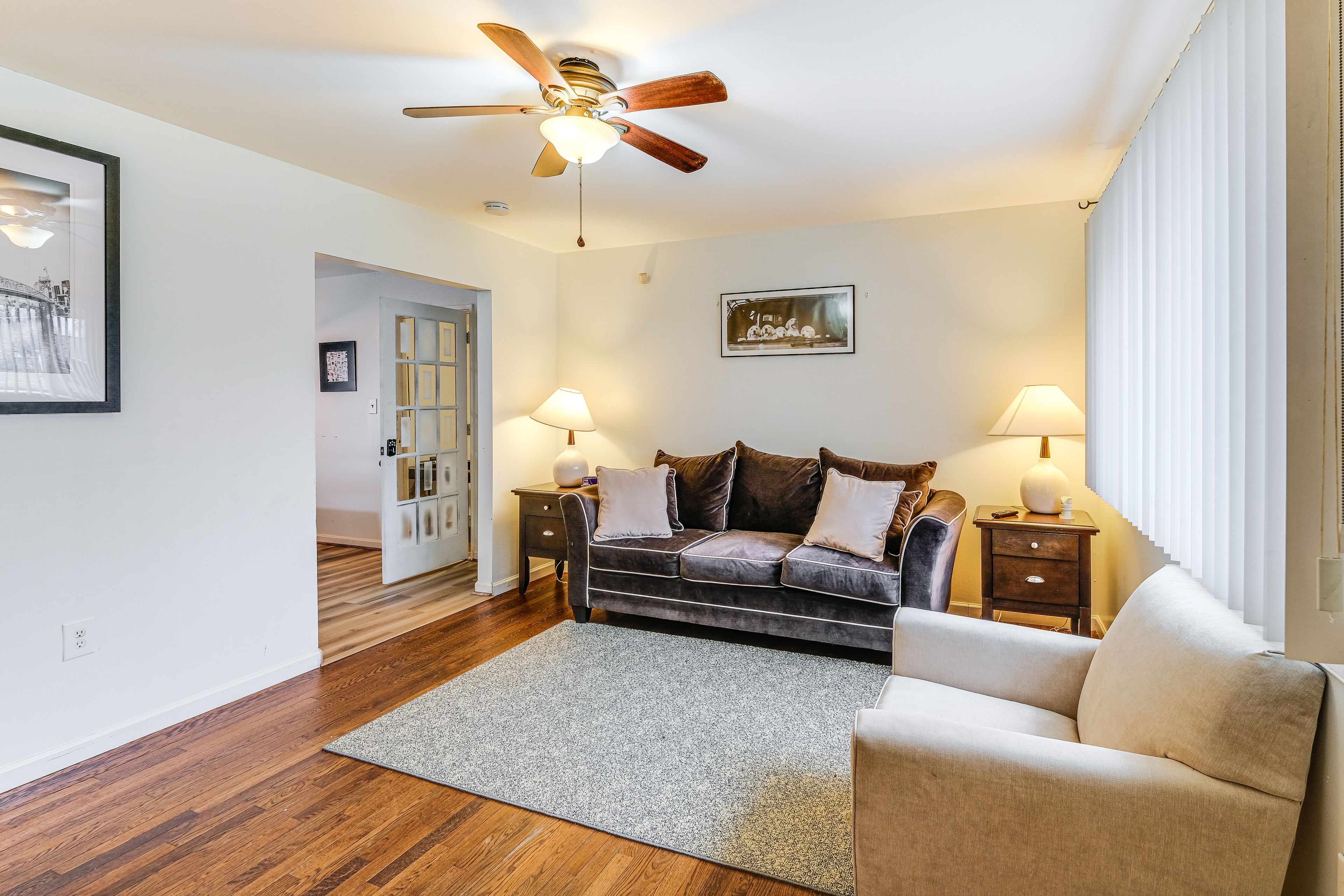 Living Room | Free WiFi | Central A/C & Heat | Smart TV