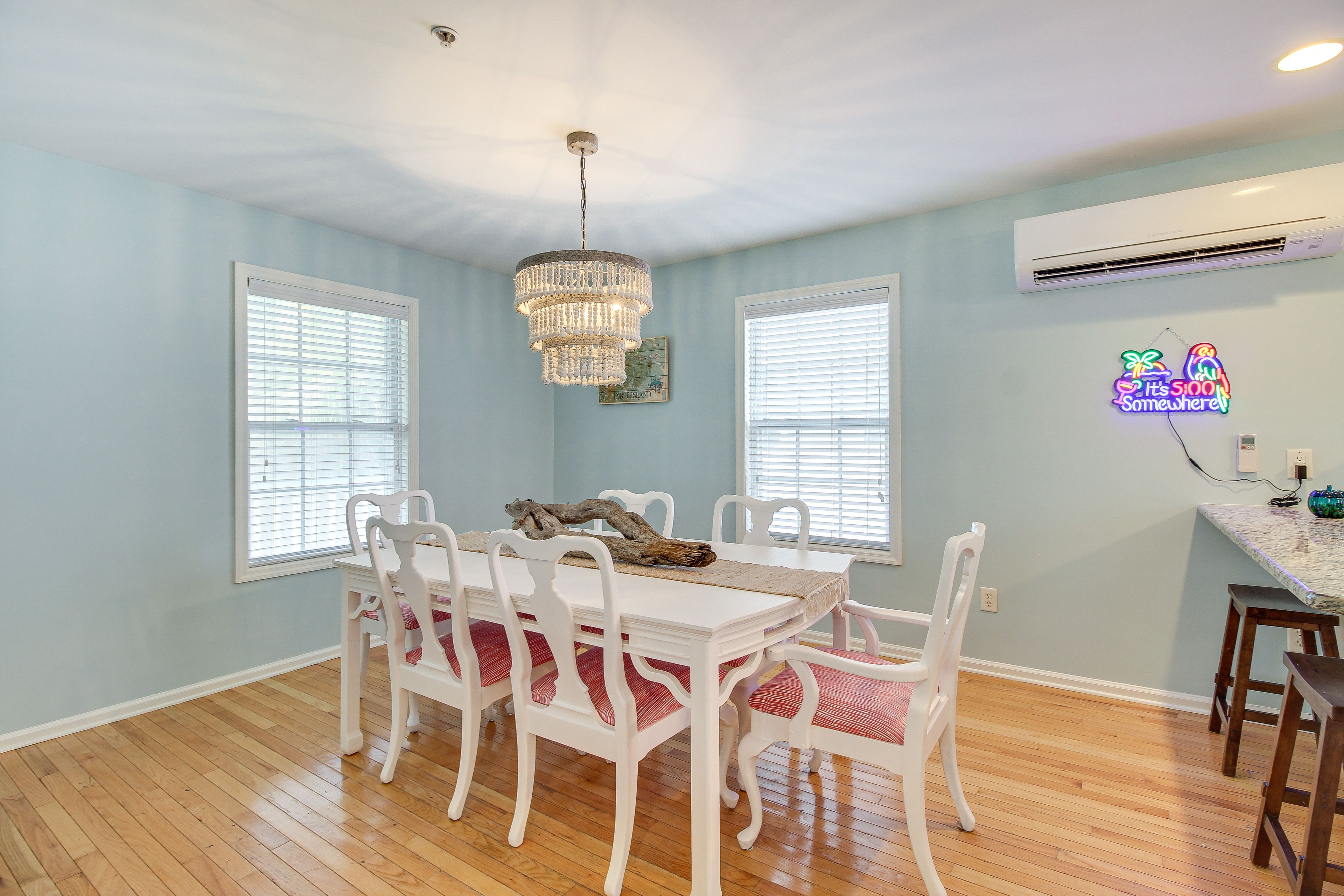 Dining Area | Dishware/Flatware Provided