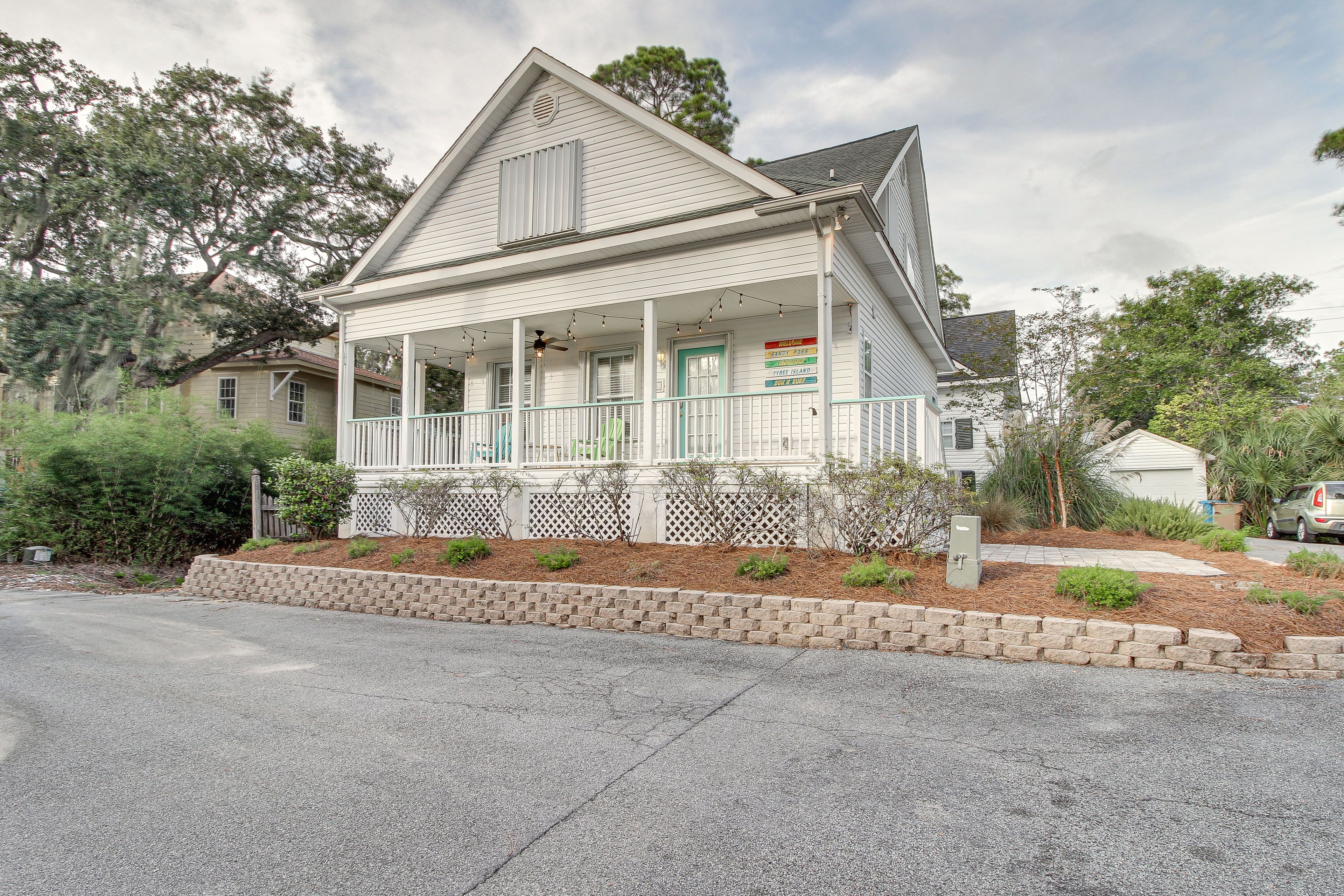 Exterior | Driveway (4 Vehicles) | Free Street Parking | 3 Adult Bikes Provided
