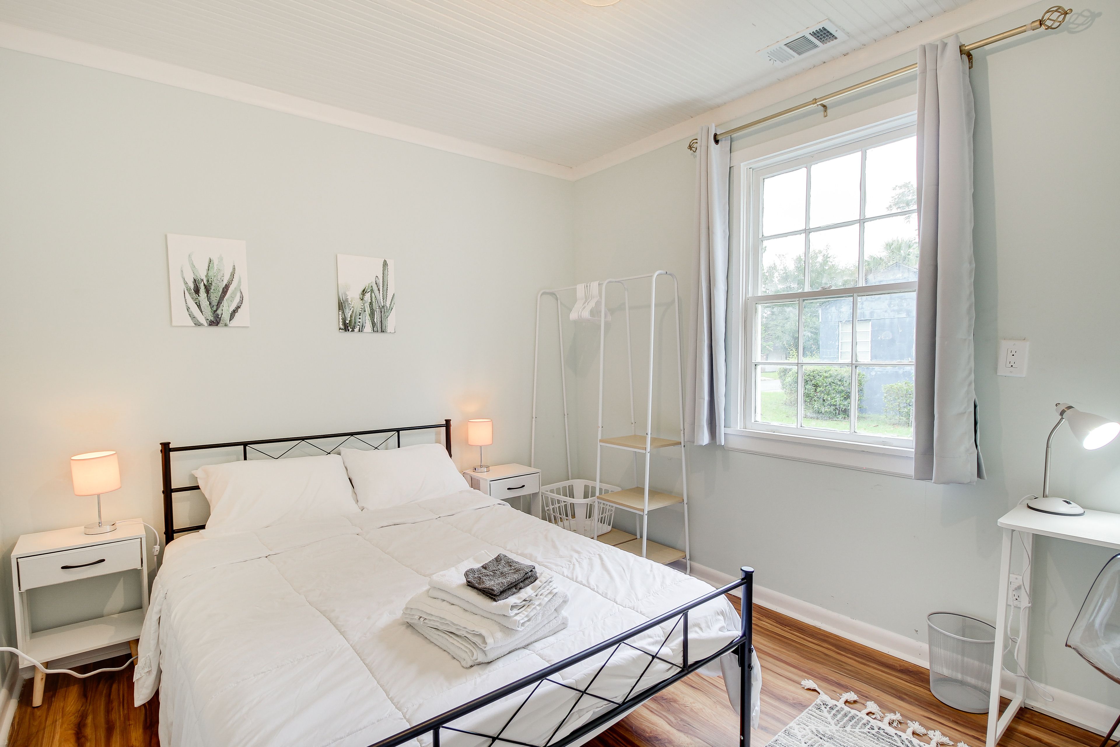 Bedroom 3 | Full Bed | Laptop-Friendly Workspace