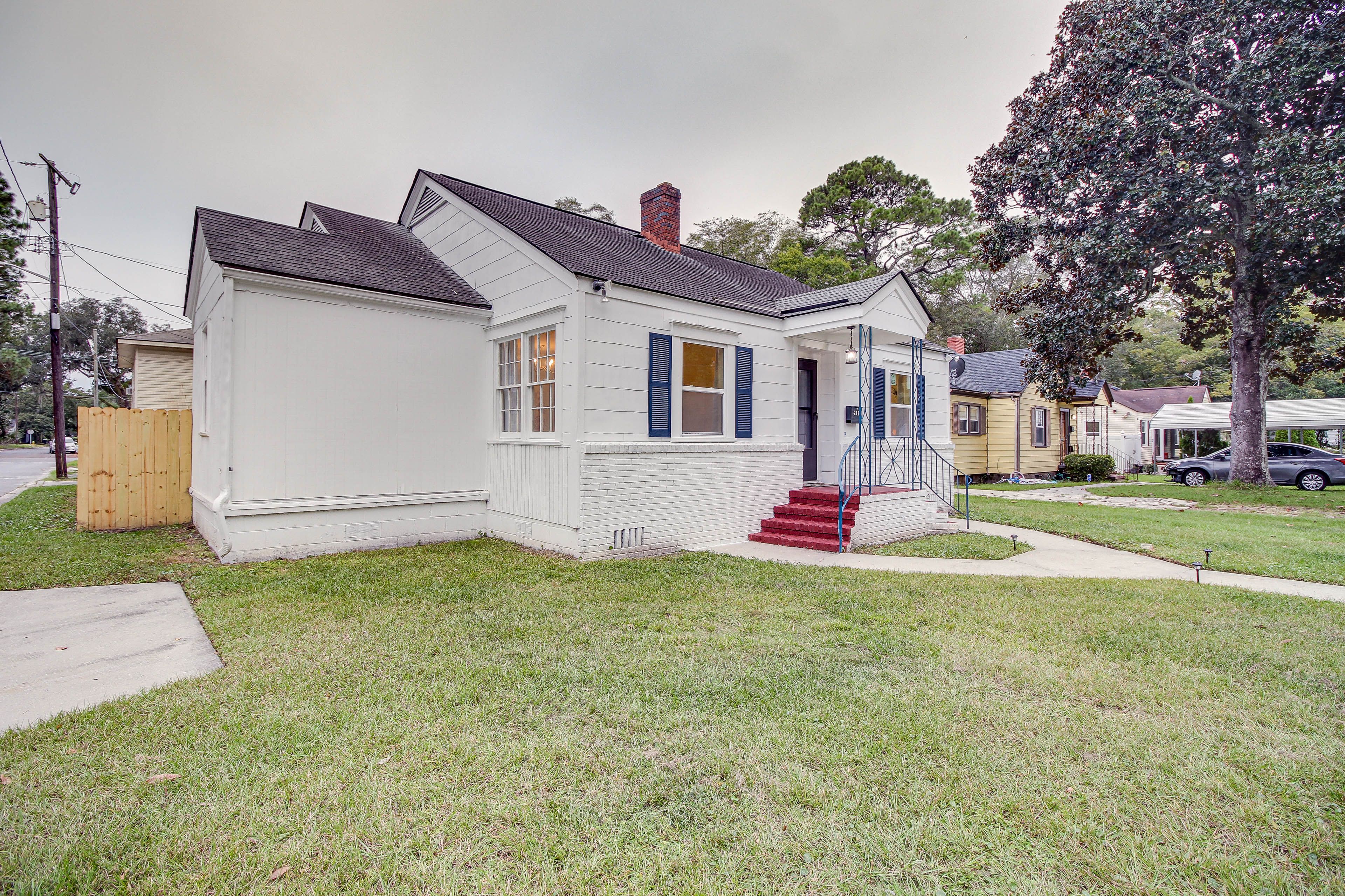 Parking | Front Yard (2 Vehicles) | Street Parking (First-Come, First-Served)