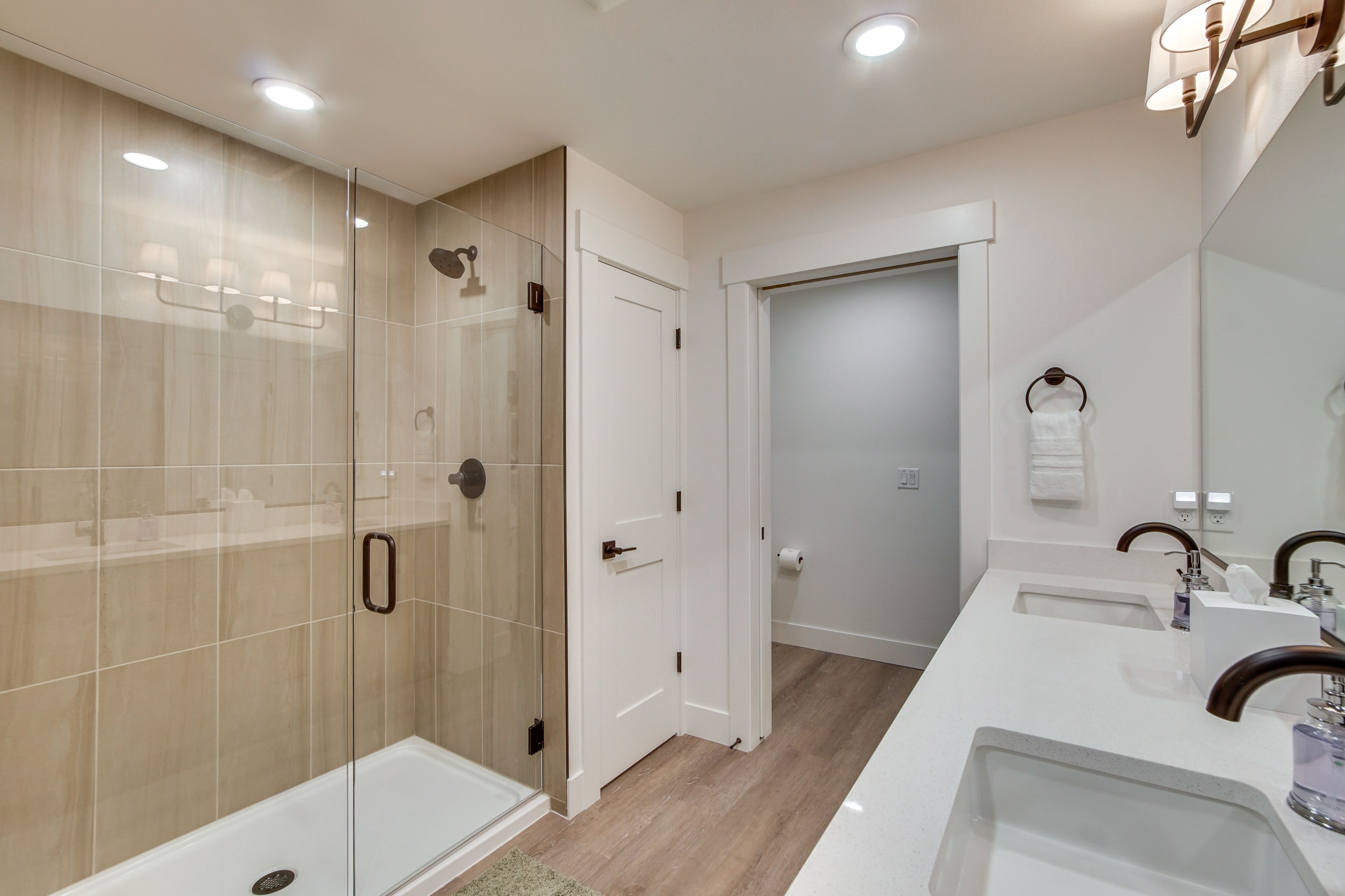 Full Bathroom | Complimentary Toiletries