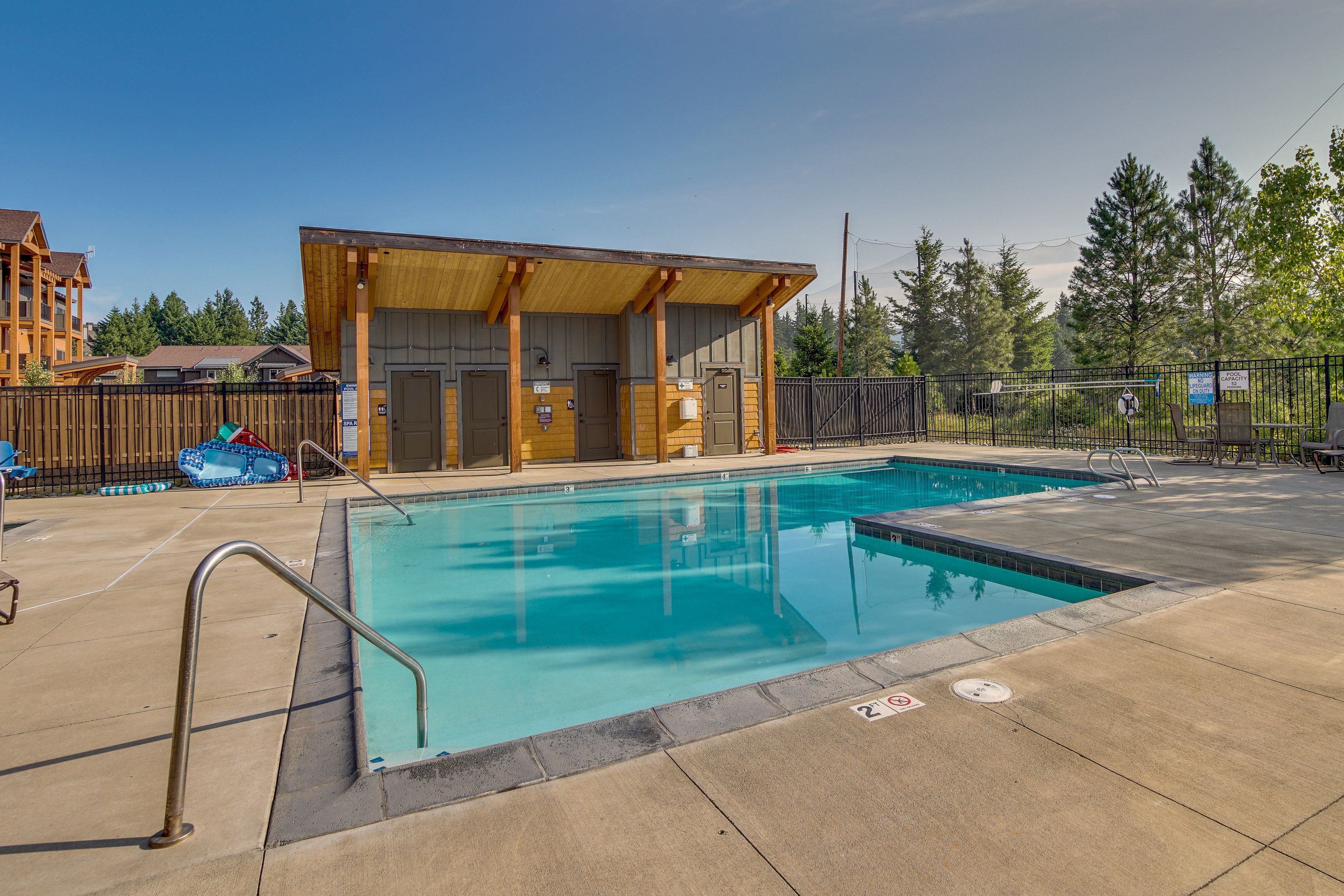 Community Amenities | Seasonal Outdoor Pool & Hot Tub
