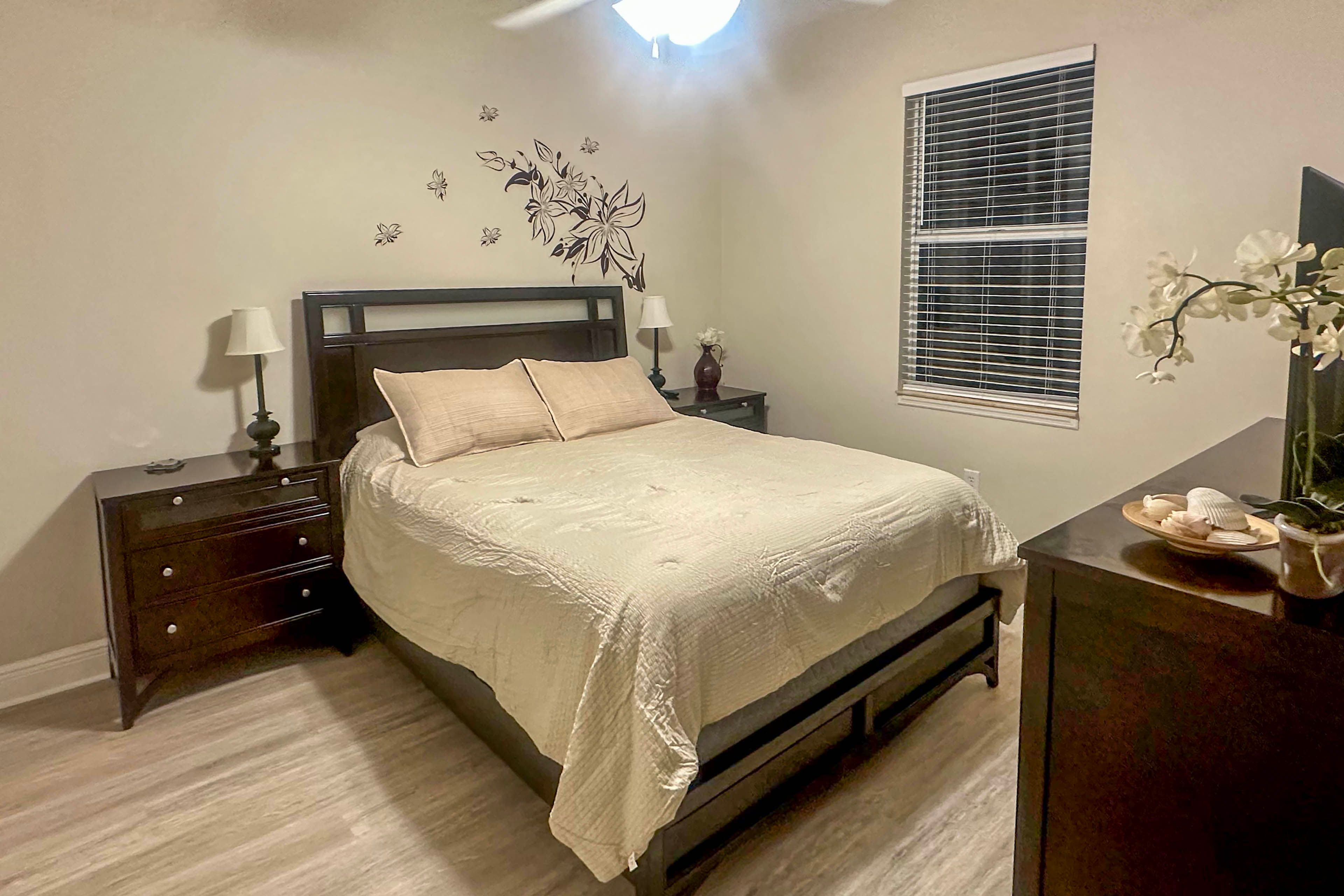 Bedroom 2 | Queen Bed