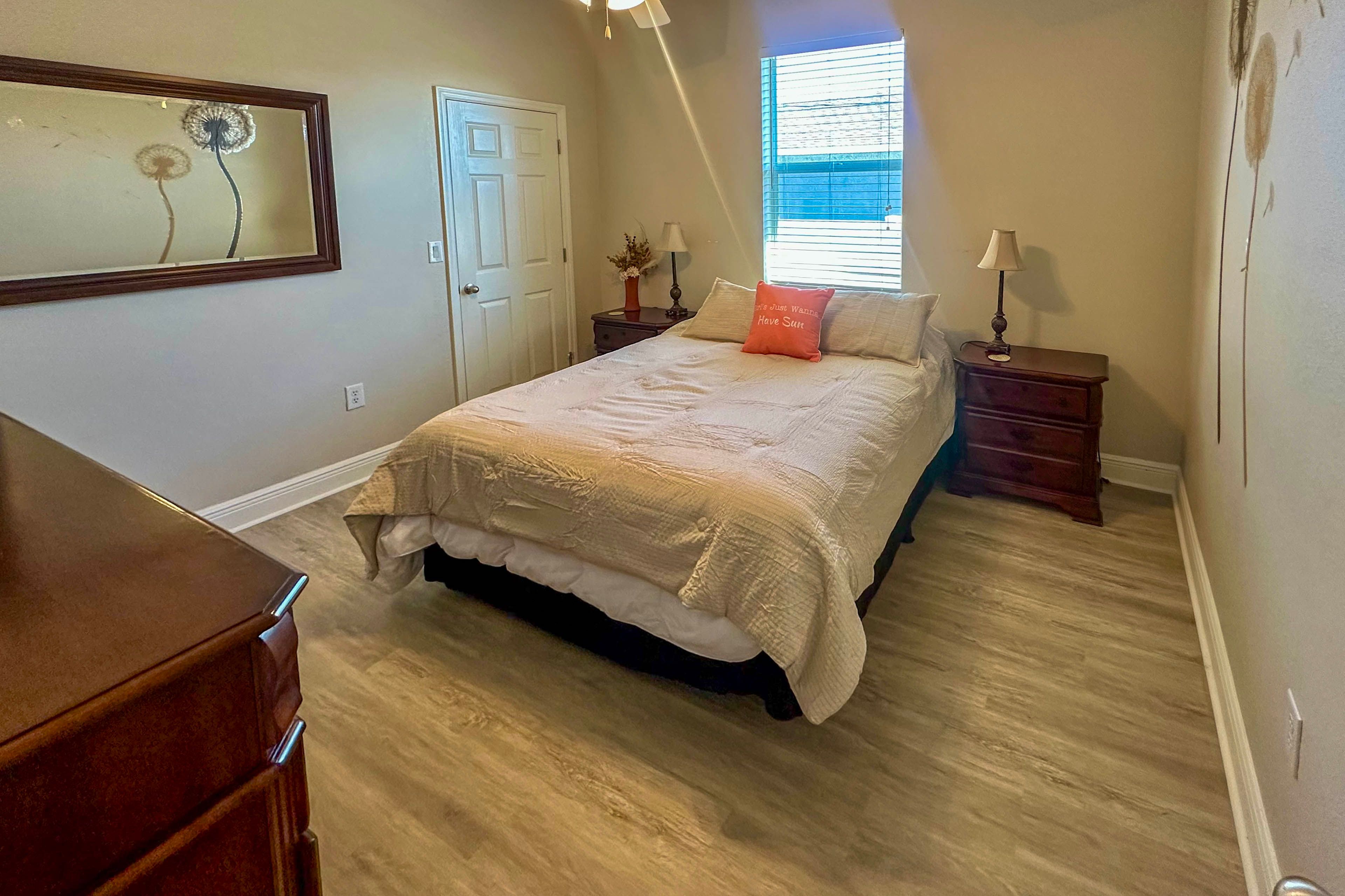 Bedroom 3 | Queen Bed