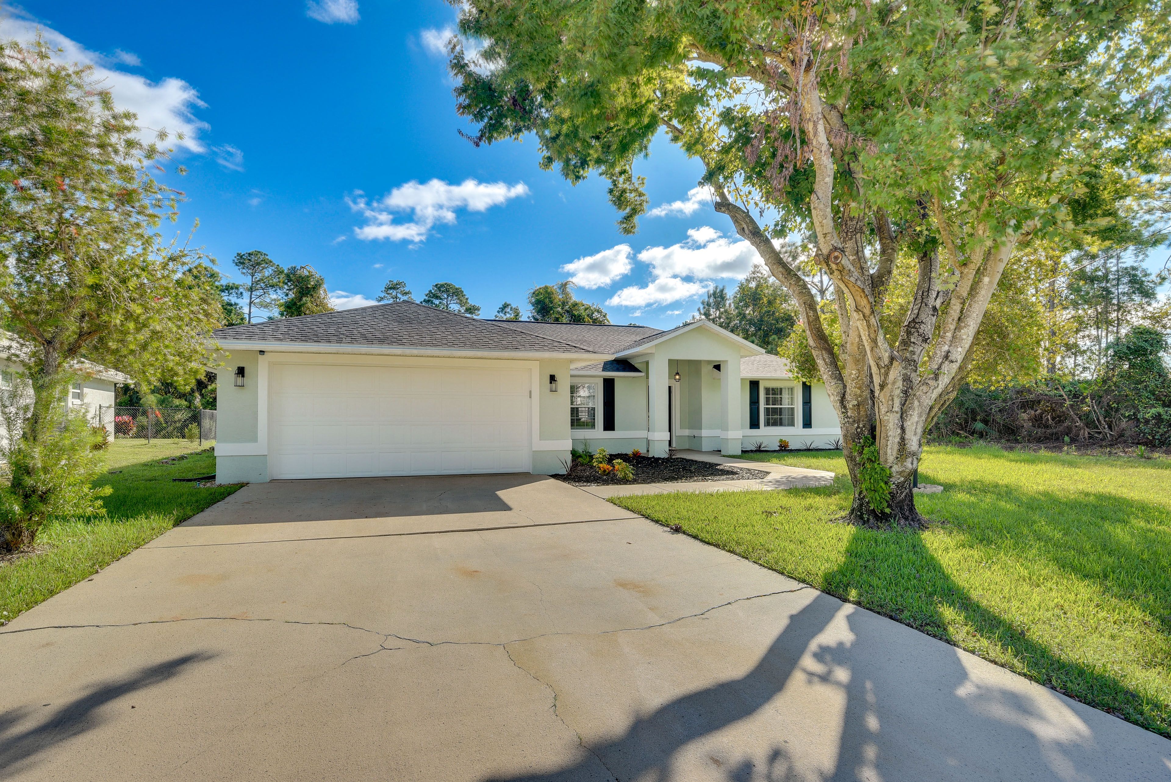 Home Exterior | Parking | Driveway (4 Vehicles)