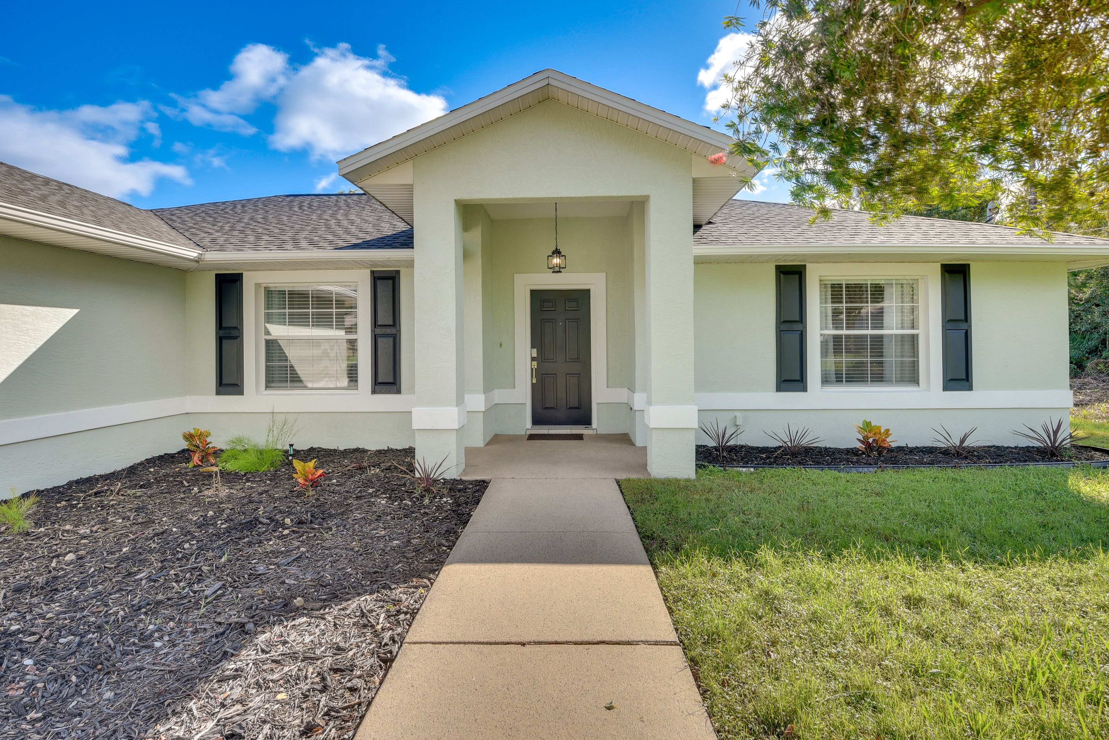 Home Exterior | Backyard Oasis | Ample Outdoor Seating