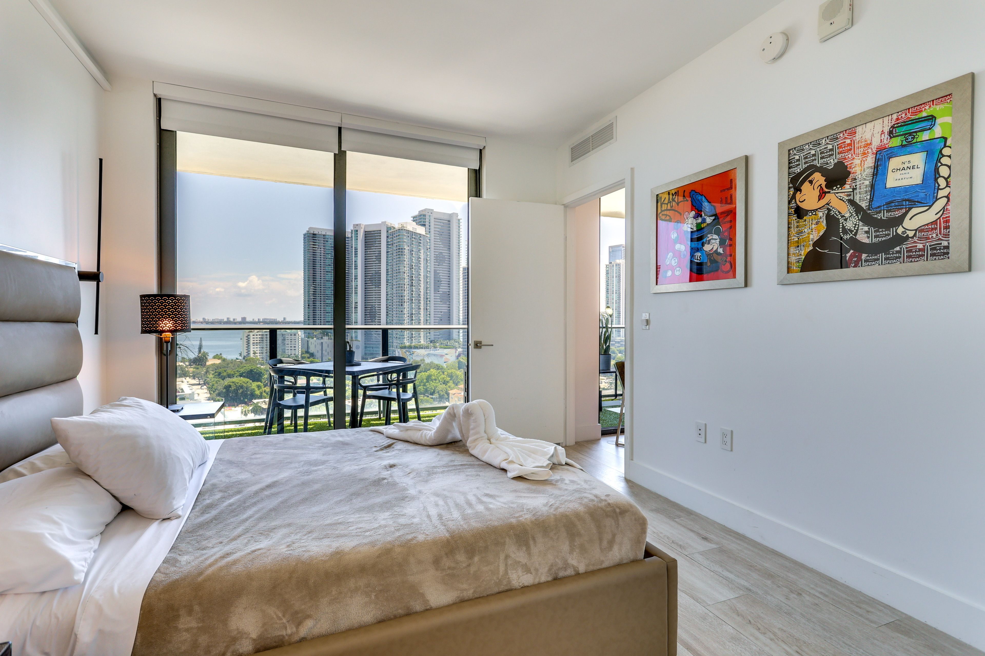 Bedroom | Queen Bed