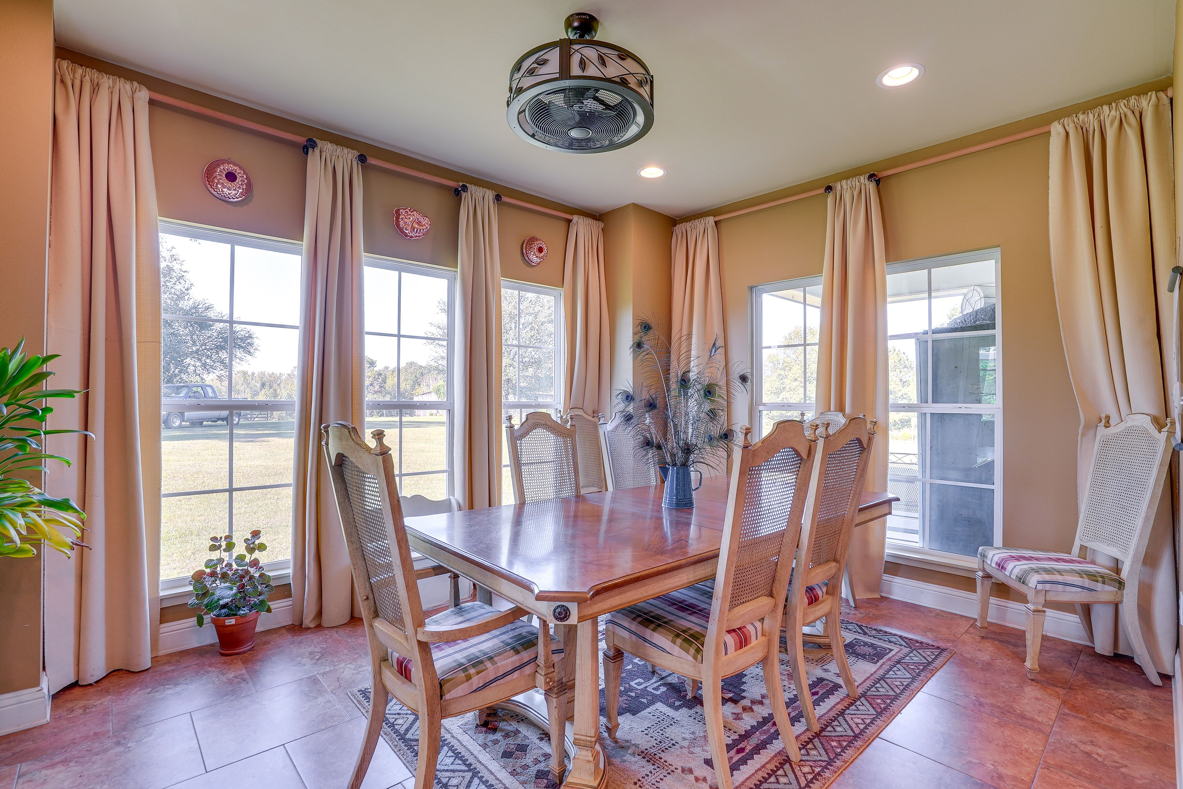 Dining Area | Dishware/Flatware