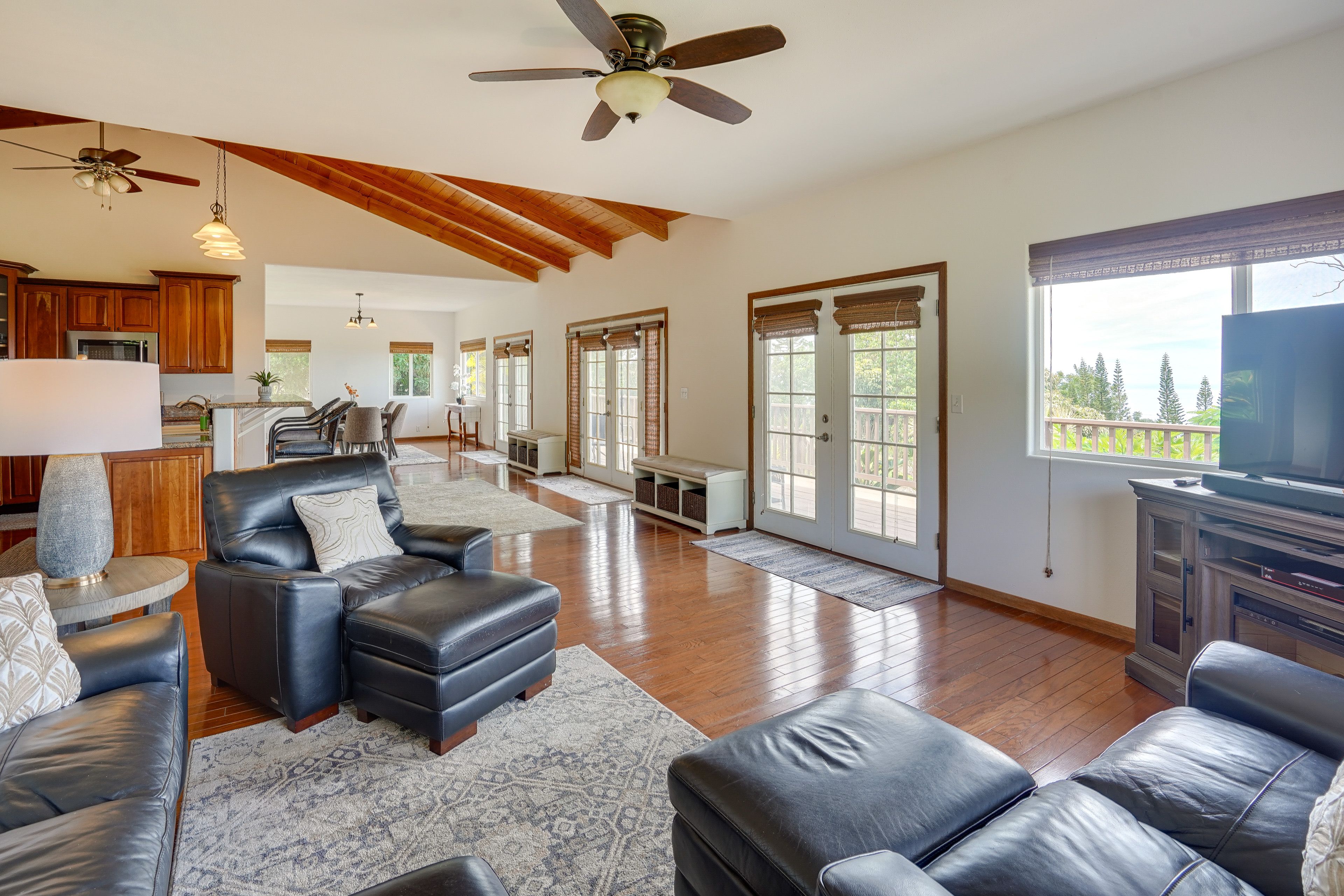 Captain Cook Vacation Rental | 3BR | 3BA | Stairs Required | 2,800 Sq Ft