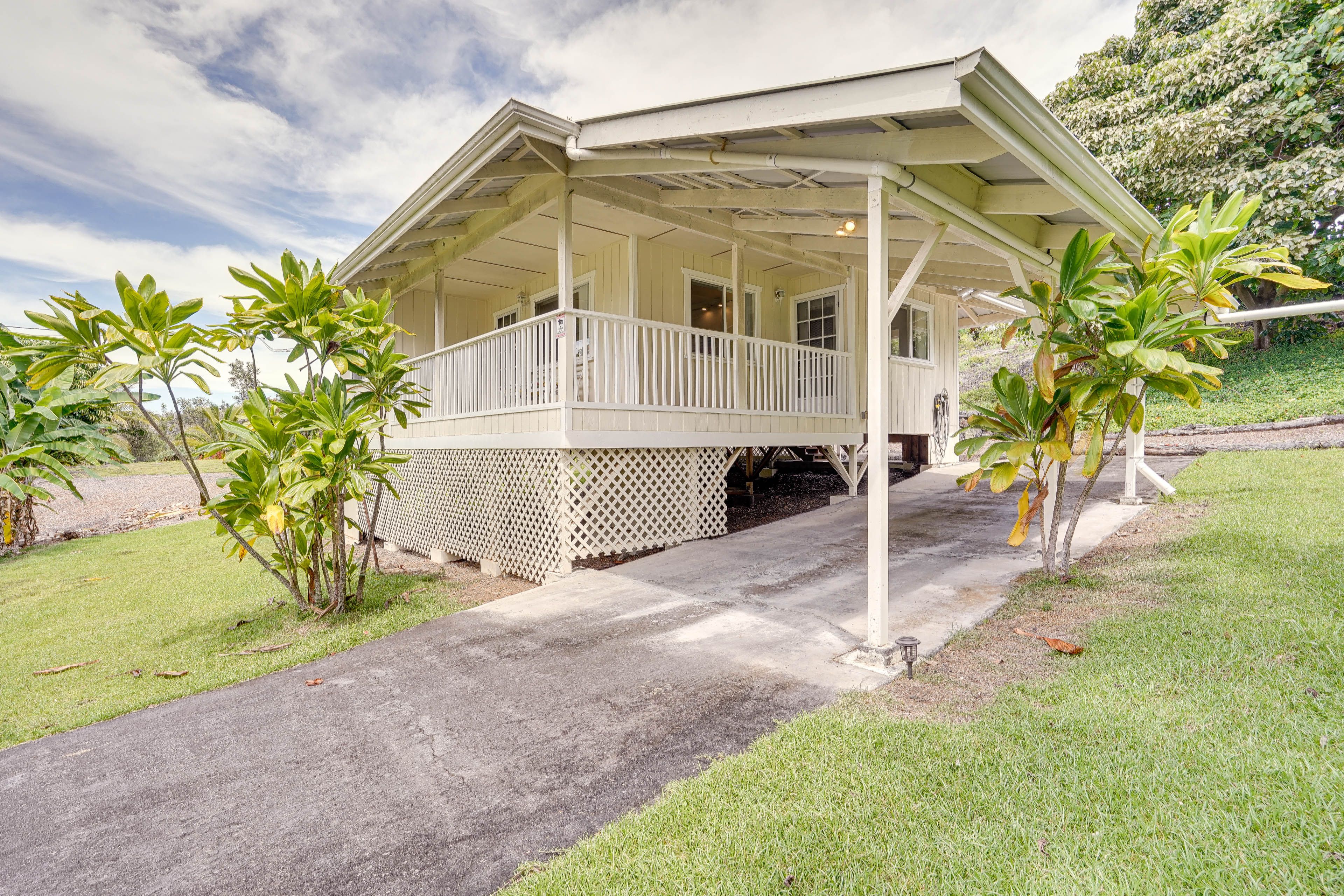 Parking | Carport (1 Vehicle) | Driveway (1 Vehicle) | Street Parking